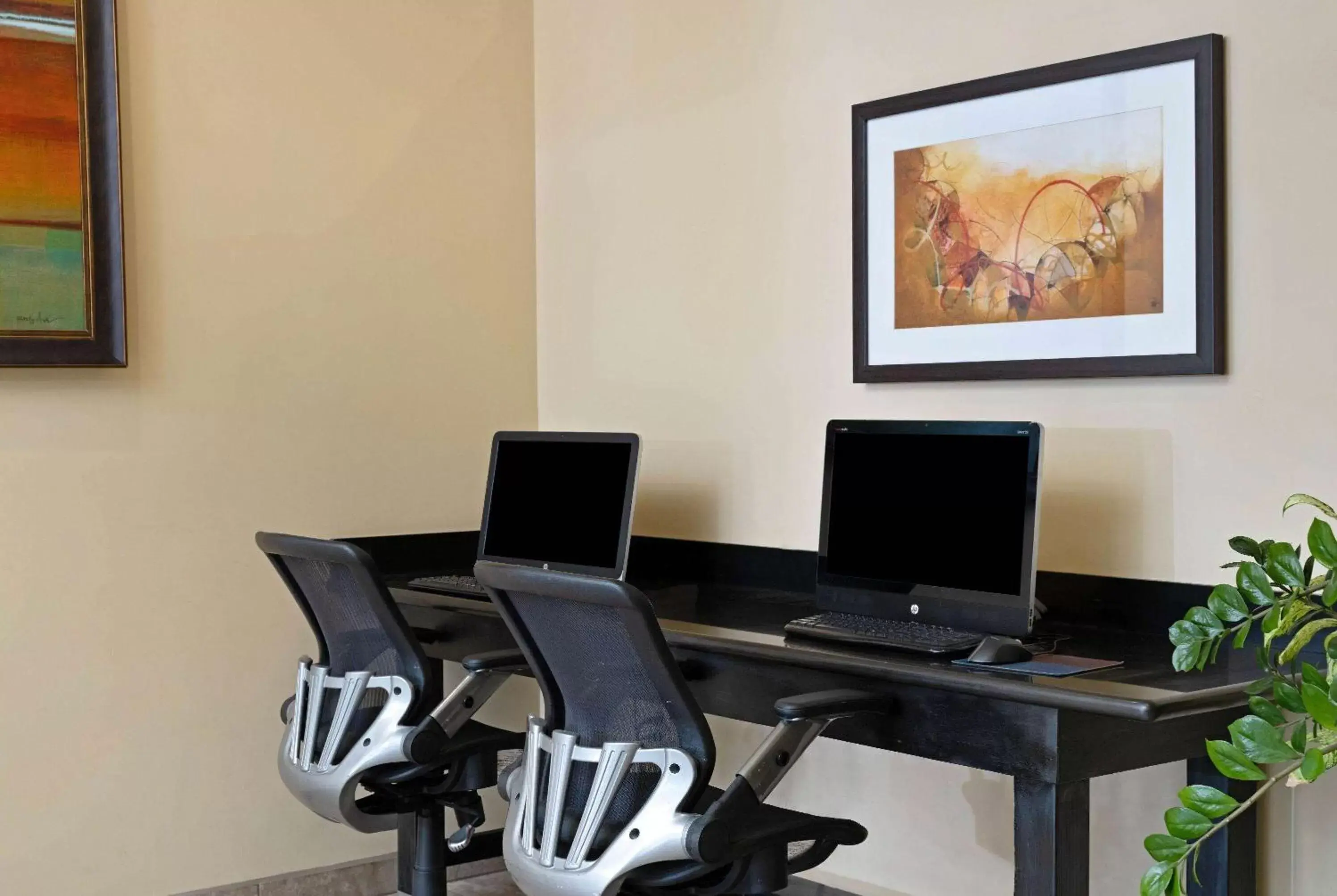 Business facilities in La Quinta by Wyndham Tucson - Reid Park