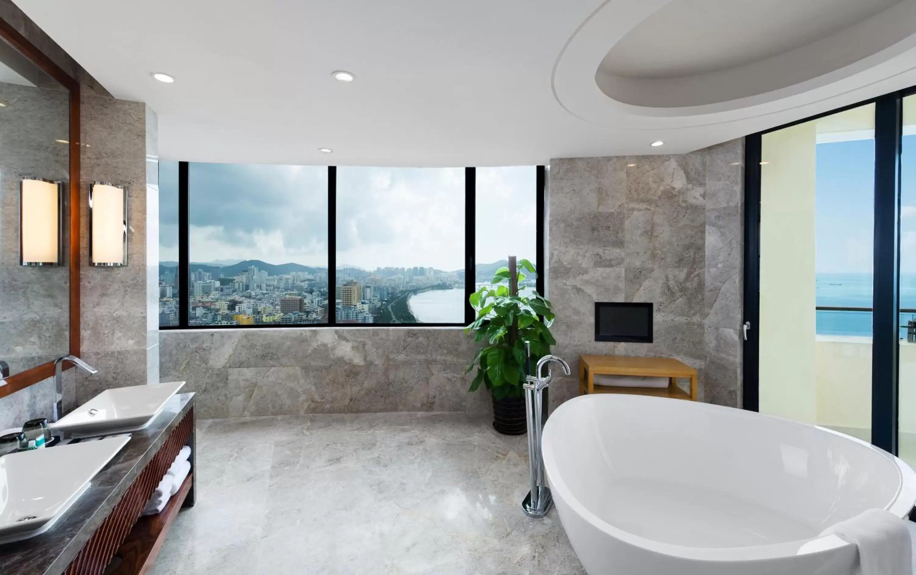 Bathroom in Four Points by Sheraton Hainan, Sanya