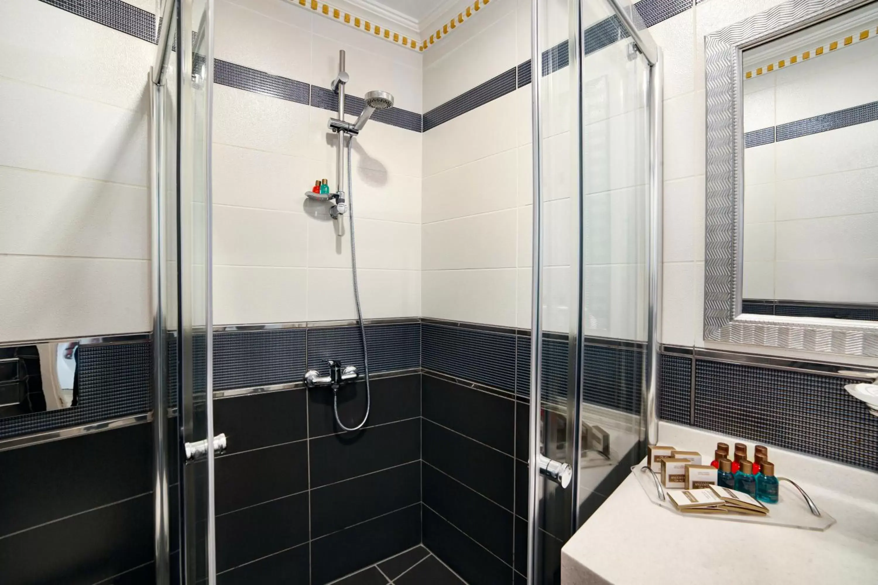 Shower, Bathroom in Ayasultan Hotel