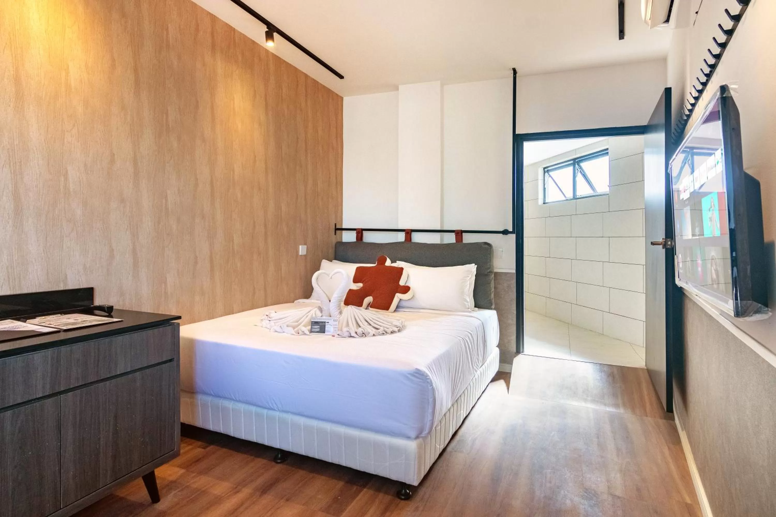 Photo of the whole room, Bed in Bagan Suite