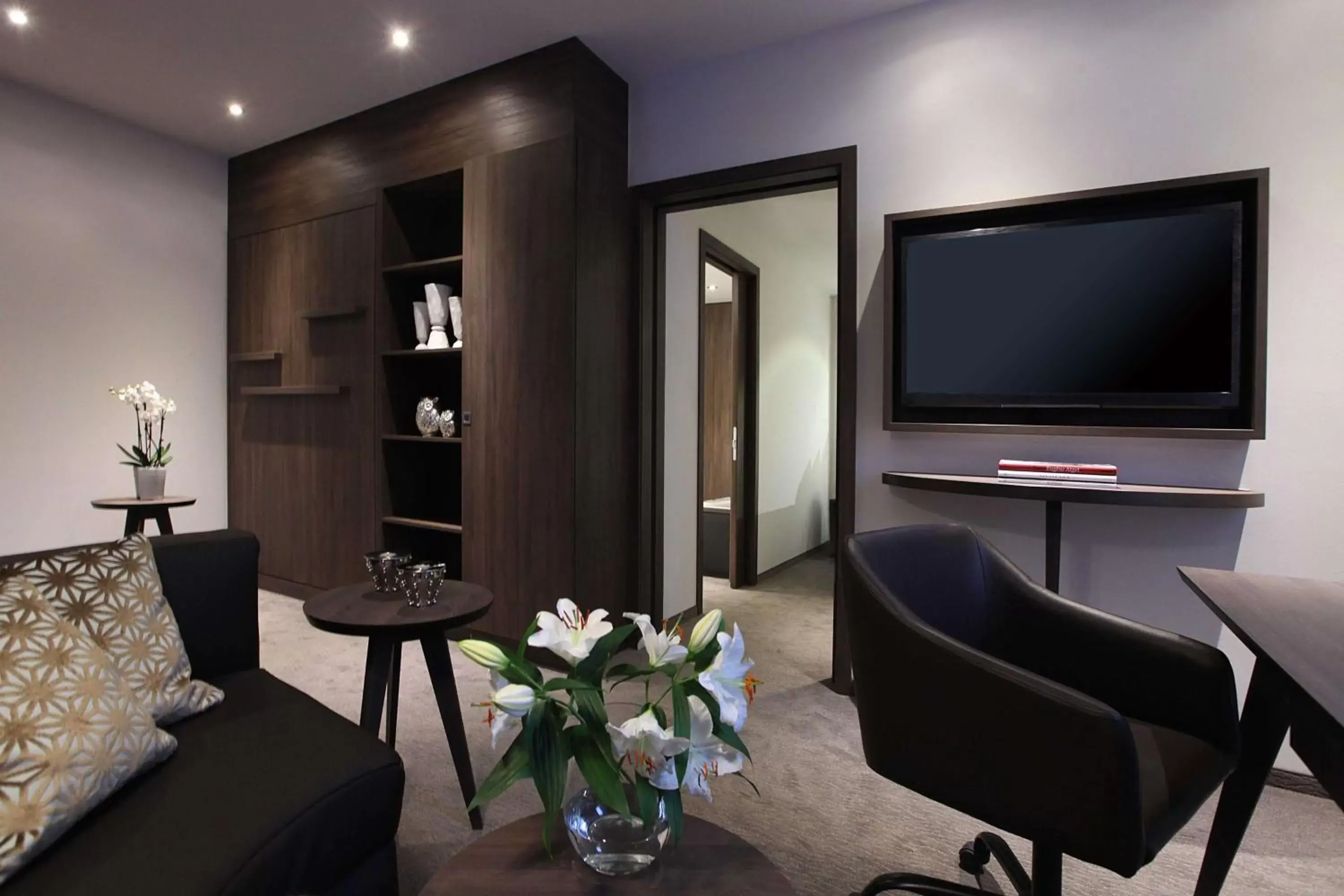 Photo of the whole room in Lindner Hotel Cologne City Plaza, part of JdV by Hyatt Photo of the whole room in Lindner Hotel Cologne City Plaza, part of JdV by Hyatt