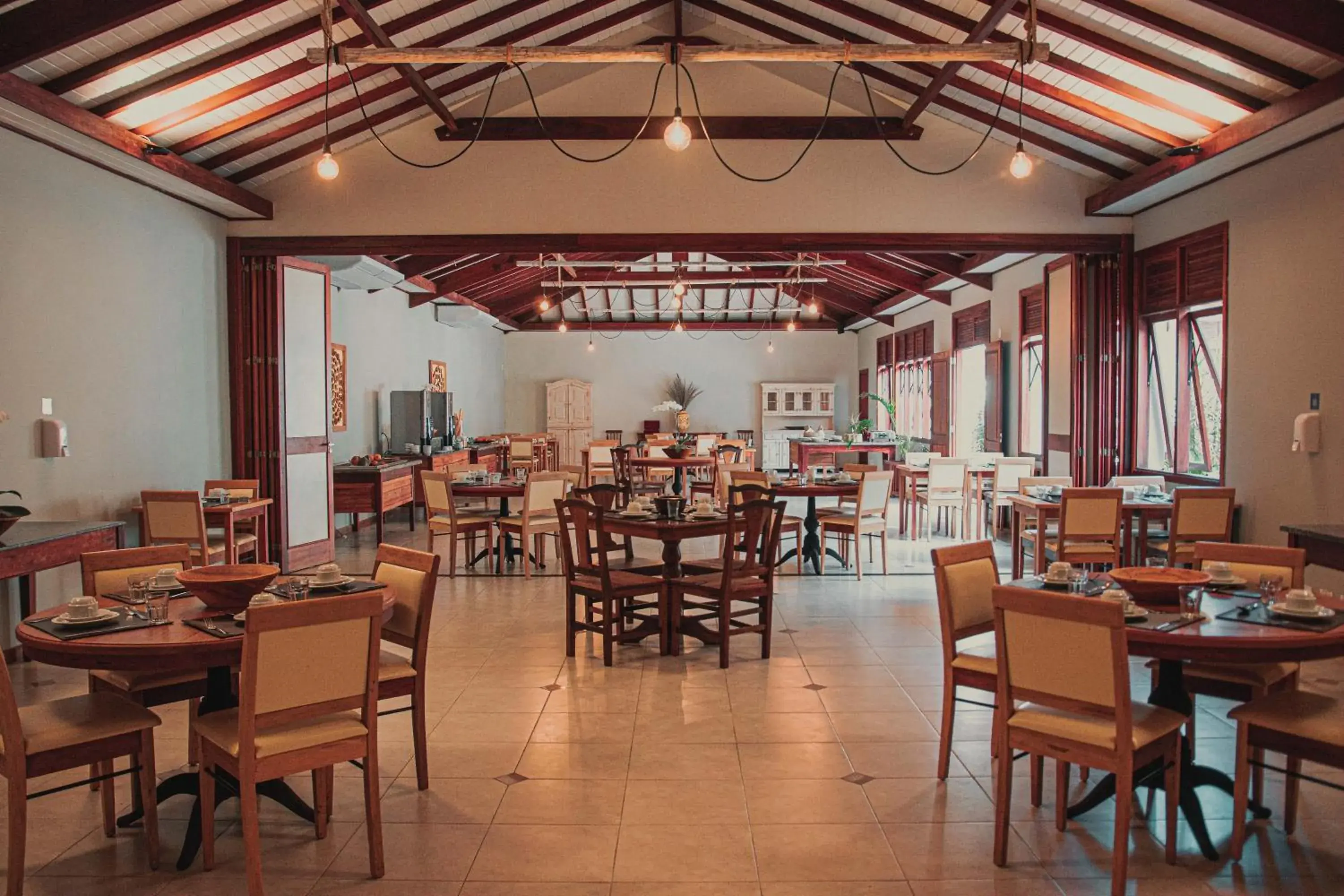 Restaurant/Places to Eat in Vila Angatu Eco Resort SPA