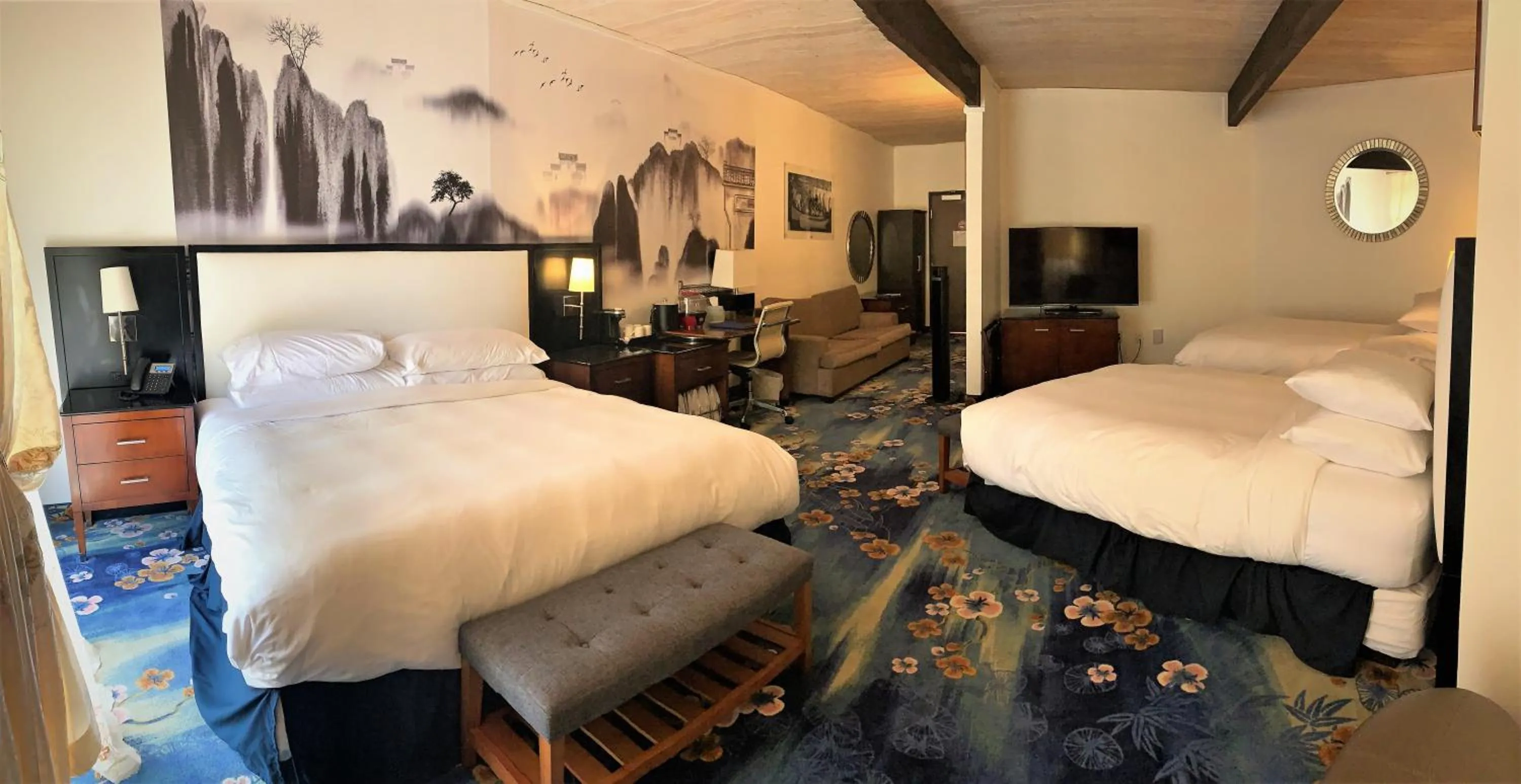 Bed in Wangshi China Palace