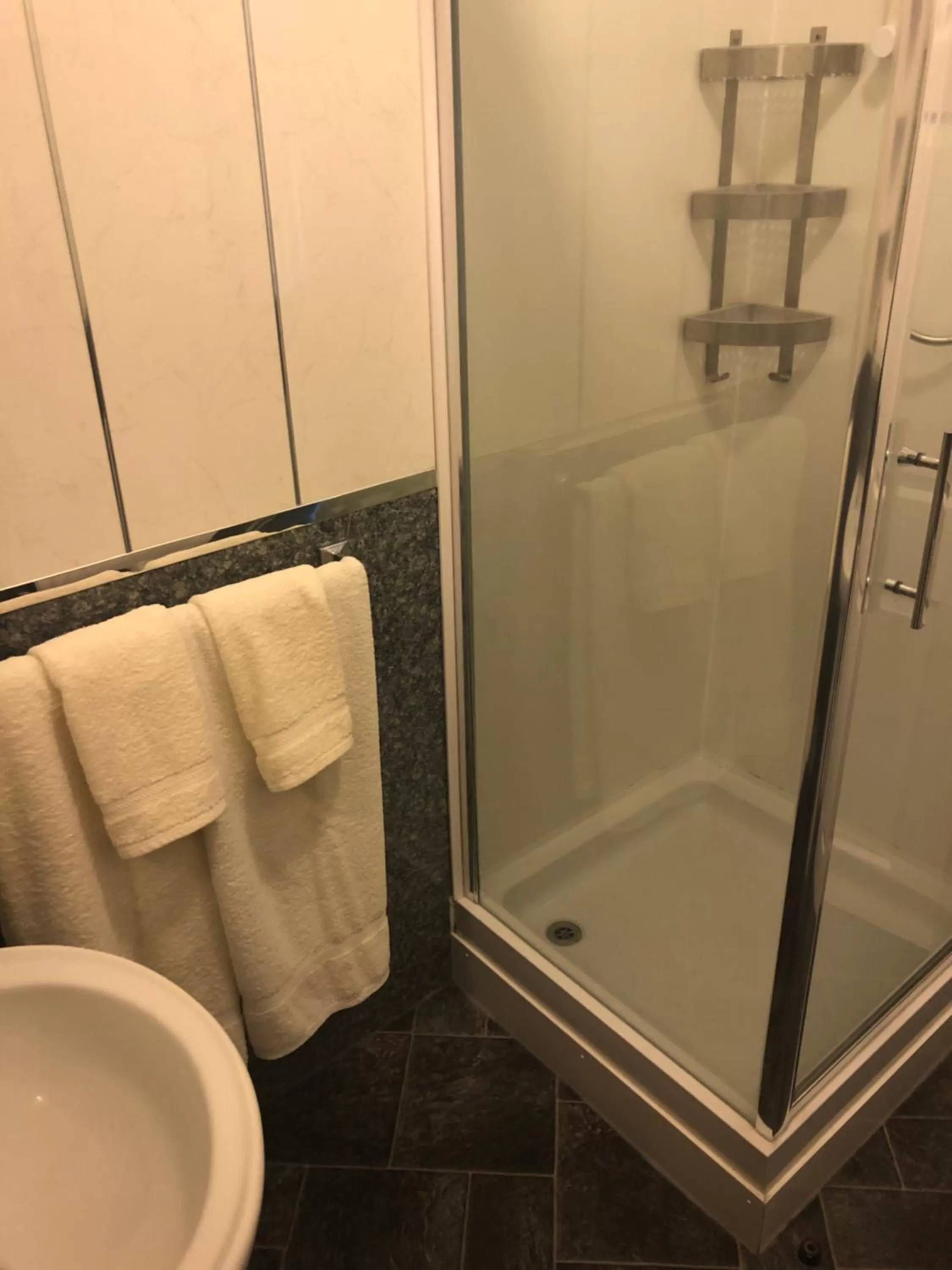 Bathroom in Bron Menai Guest House