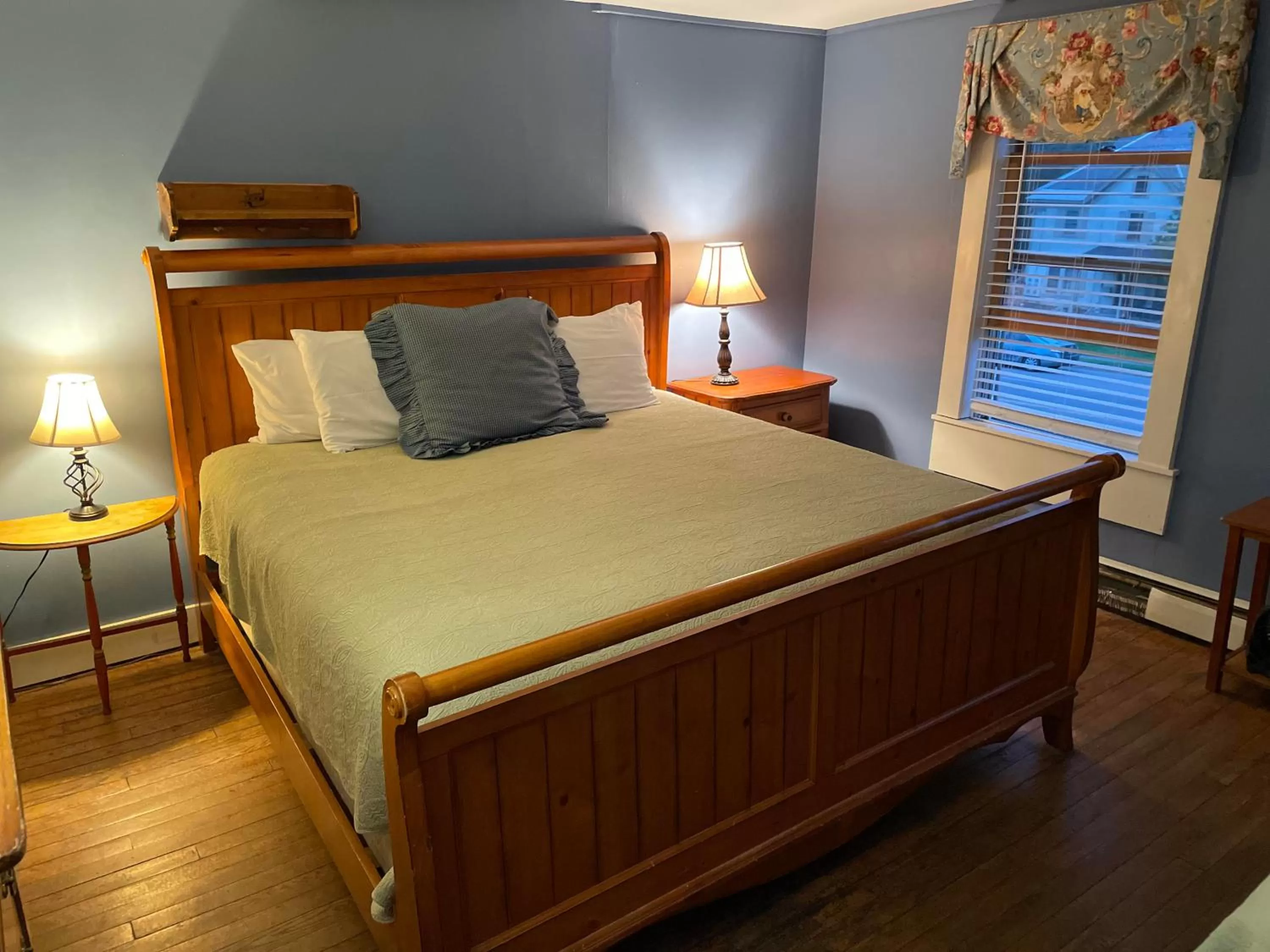 Bed in Smugglers Notch Inn