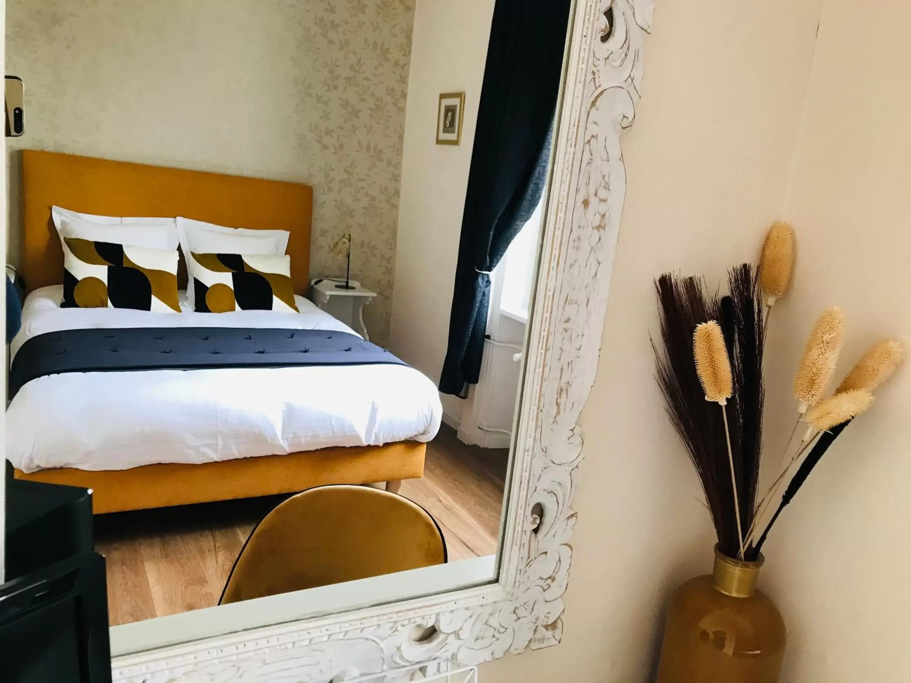 Bedroom, Bed in La Maison de Louisette