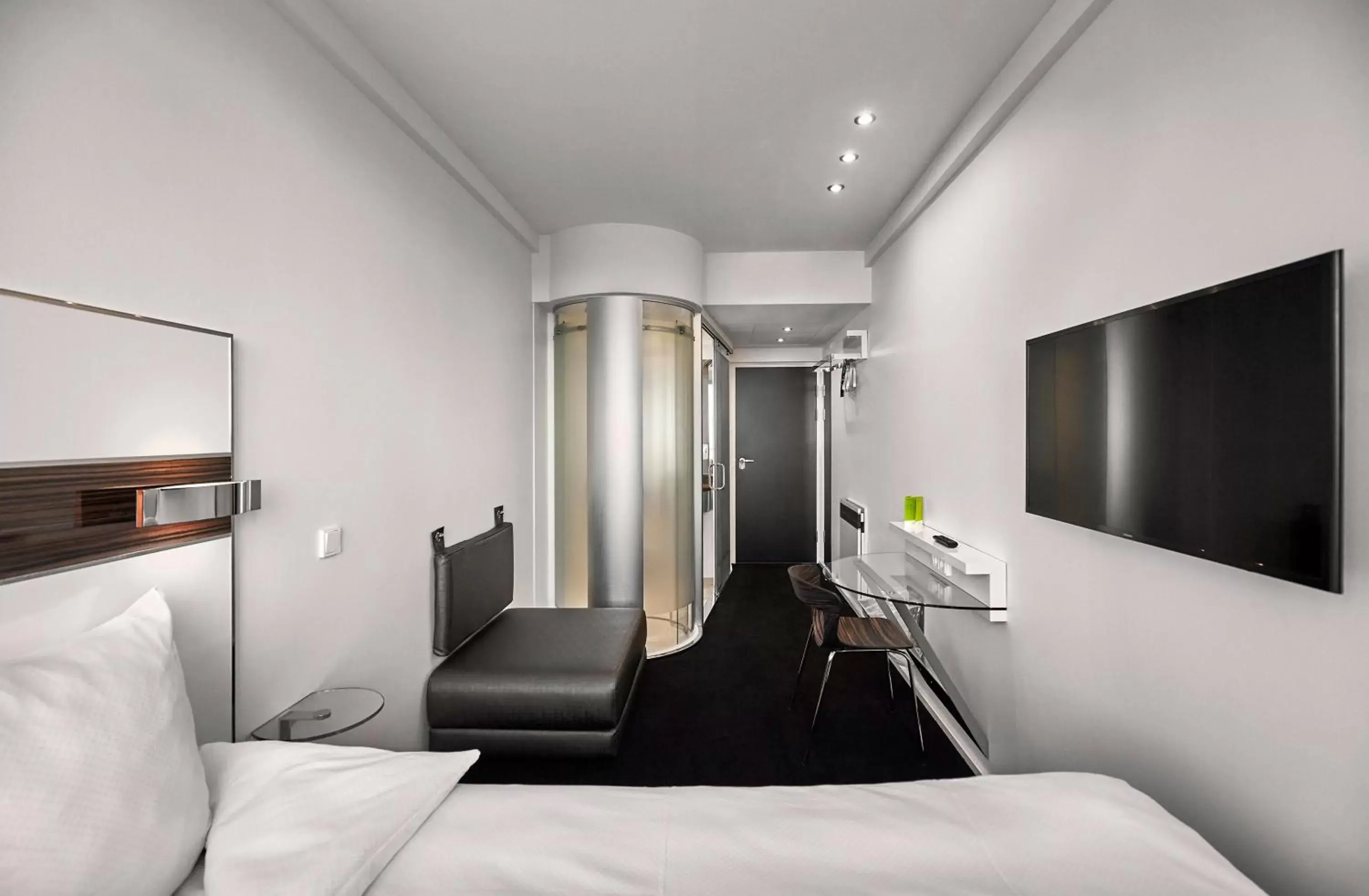 Photo of the whole room, Bed in Wakeup Copenhagen - Bernstorffsgade Photo of the whole room, Bed in Wakeup Copenhagen - Bernstorffsgade