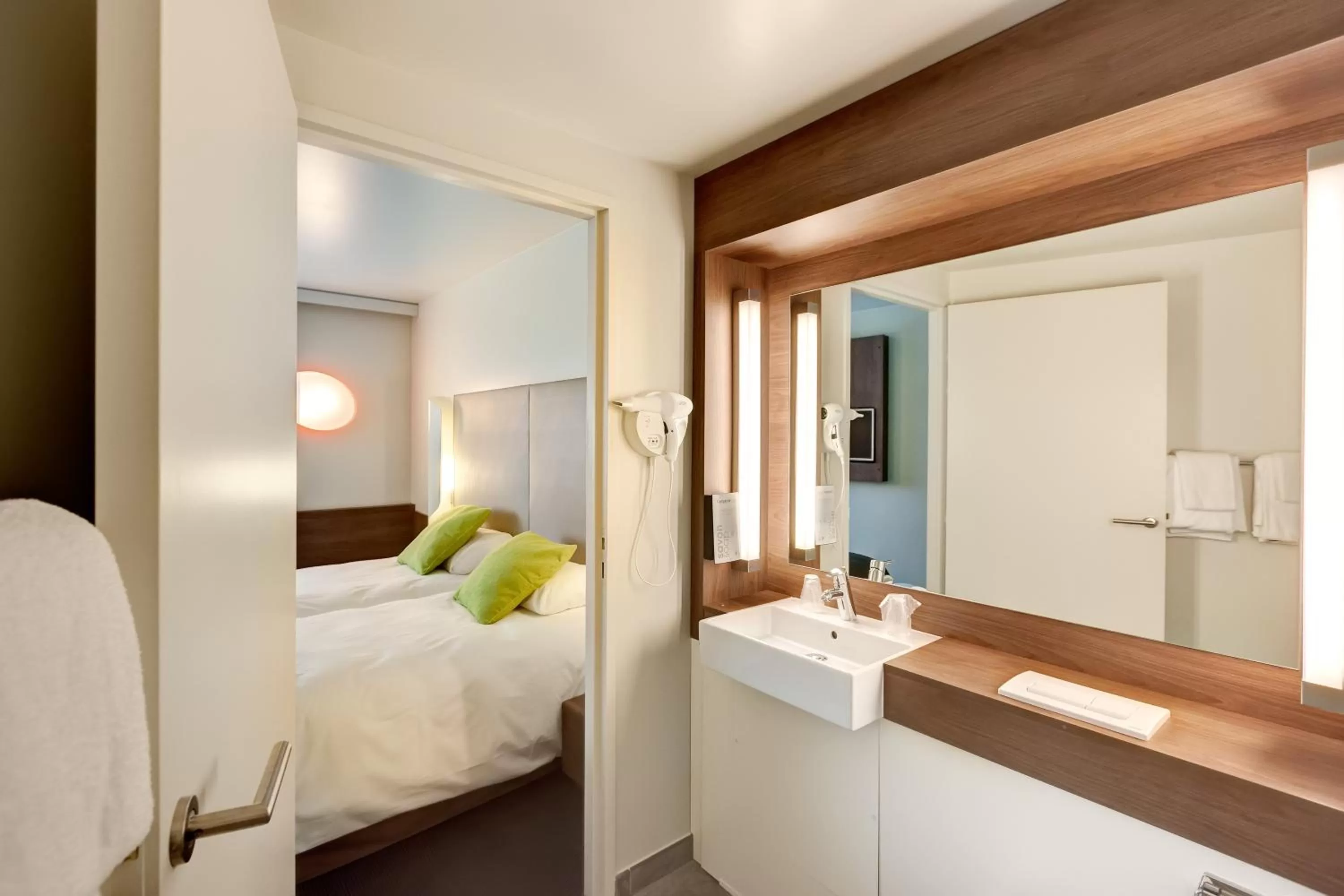 Bathroom, Bed in Campanile La Roche Sur Yon Centre Gare