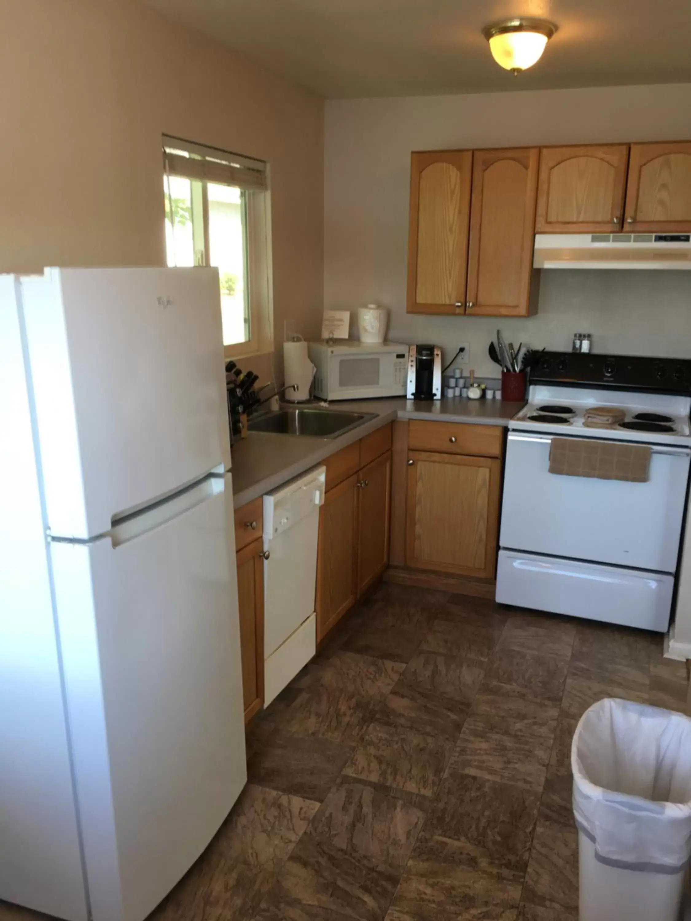 Kitchen/Kitchenette in Clear Lake Cottages & Marina