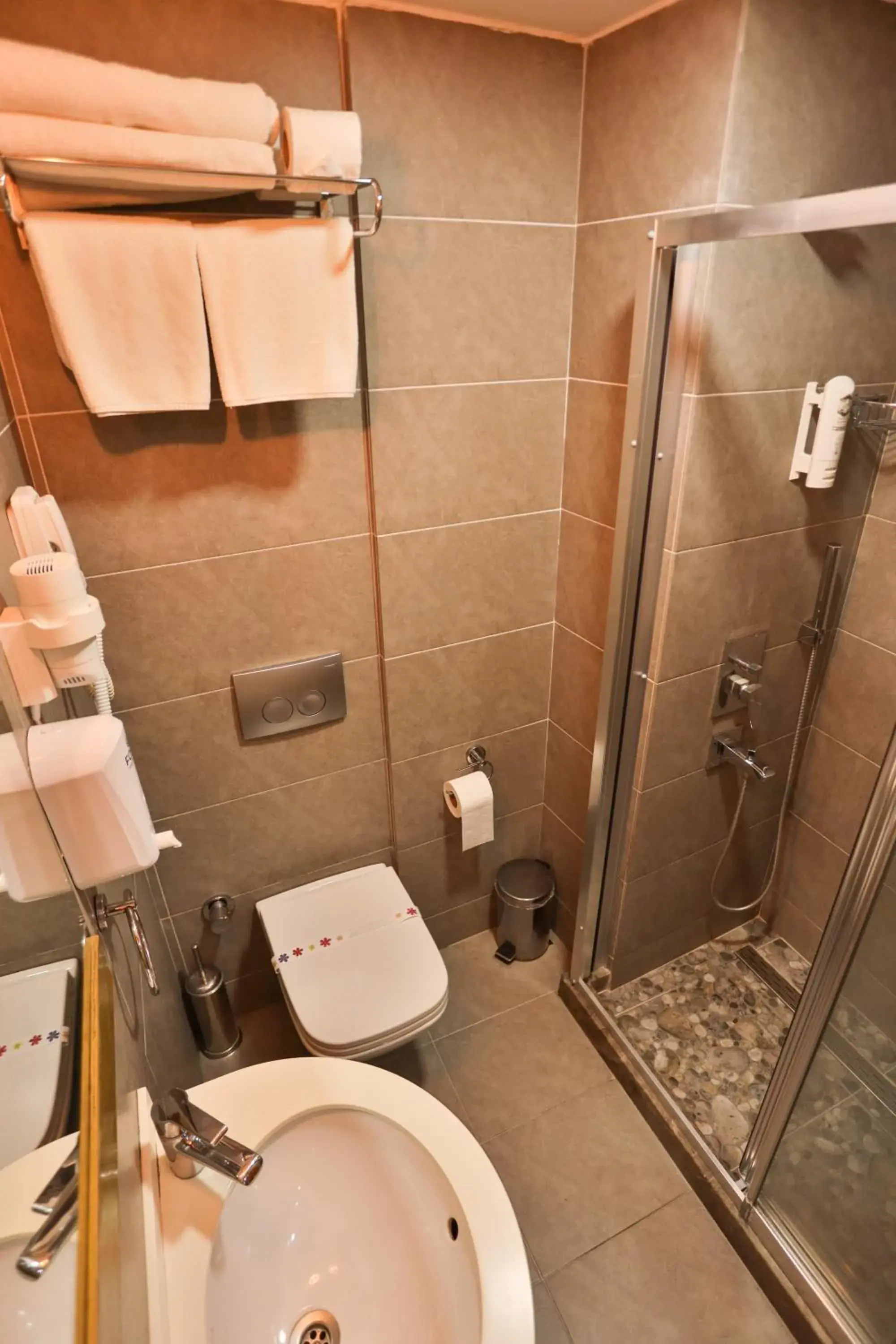 Shower, Bathroom in Cumbali Plaza Hotel