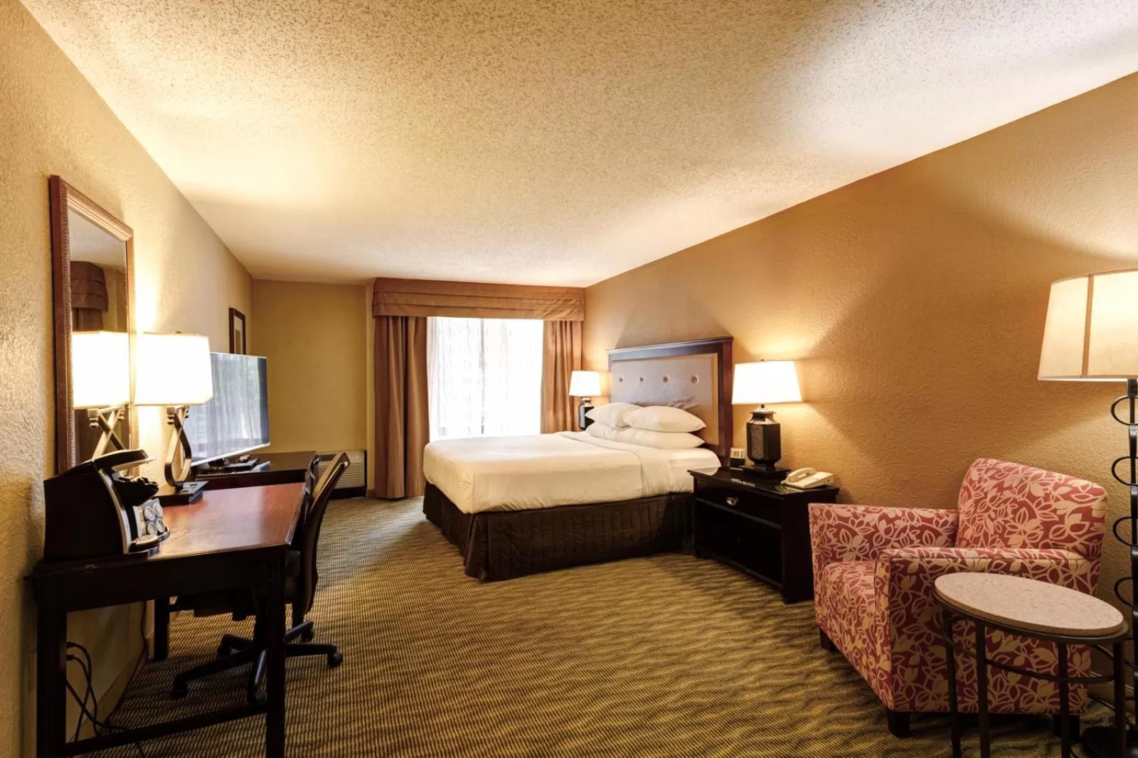 Photo of the whole room, Bed in Crowne Plaza Jacksonville Airport I-95N by IHG