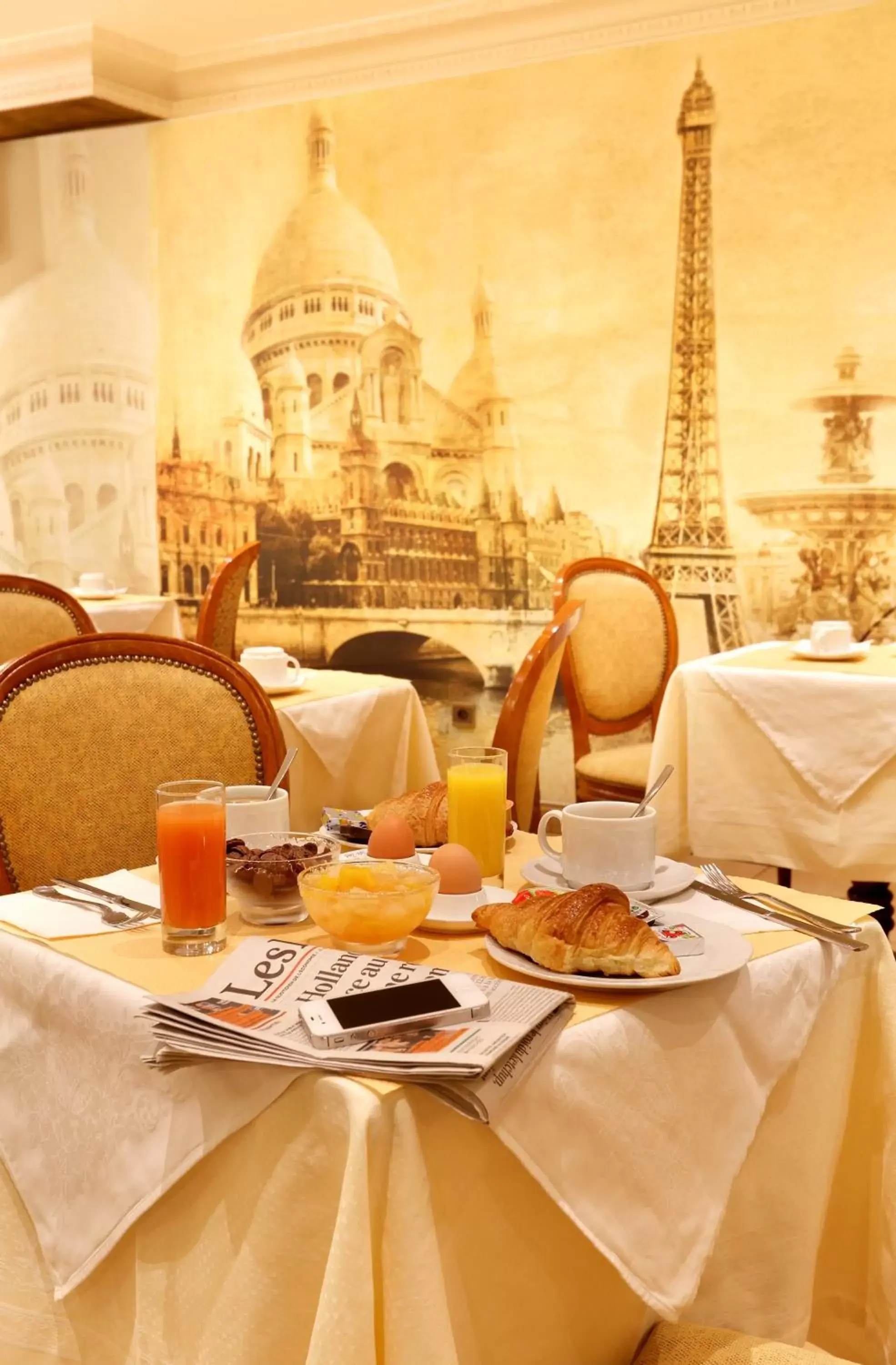Restaurant/places to eat in Hotel Paix Republique