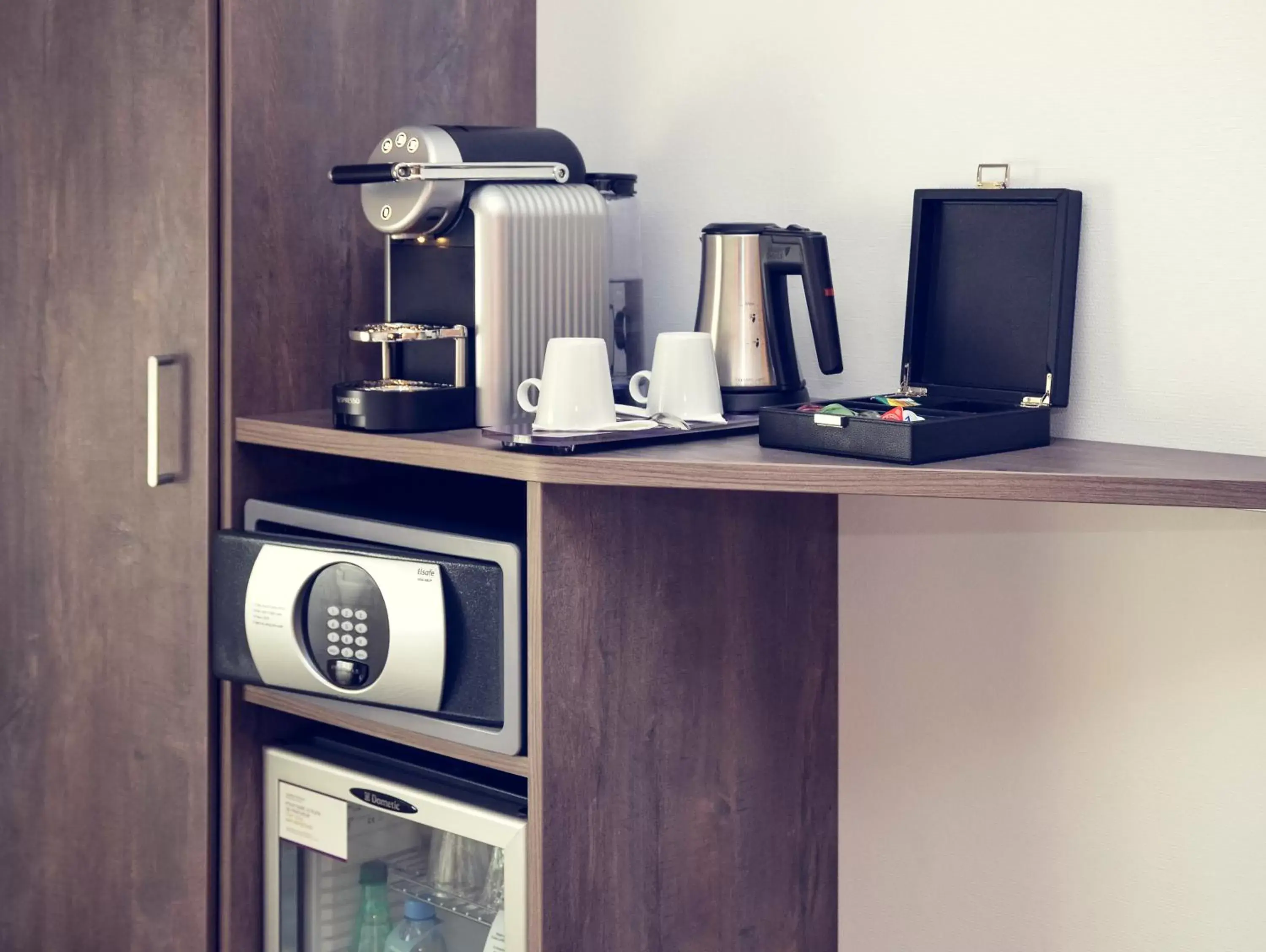 Coffee/tea facilities in Mercure Lyon Est Chaponnay