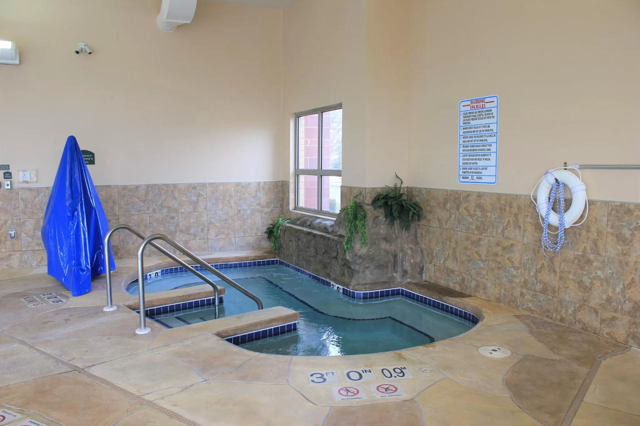 Swimming pool in Holiday Inn Madison at The American Center by IHG