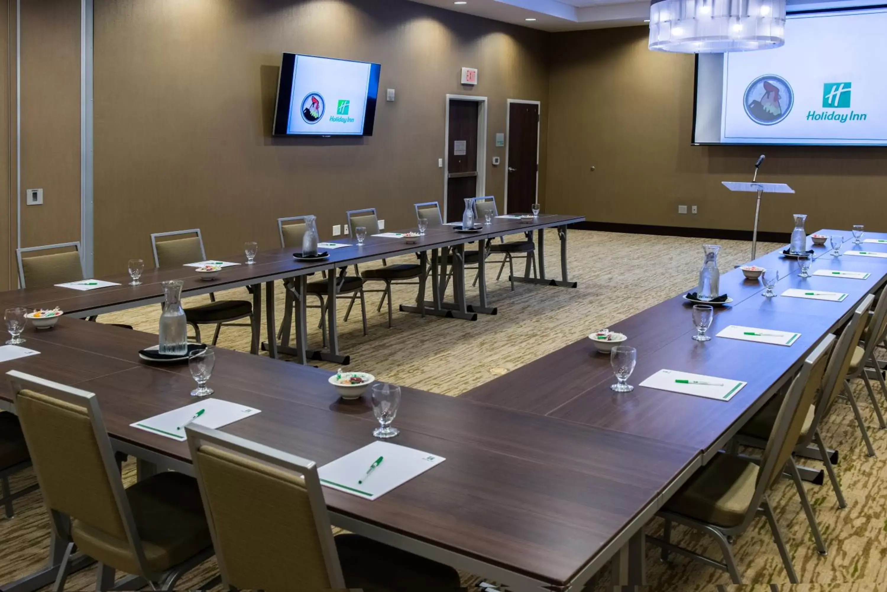 Meeting/conference room in Holiday Inn Owensboro Riverfront, an IHG Hotel