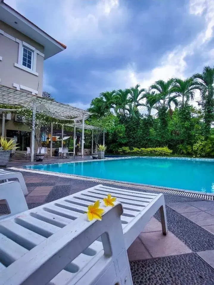 Swimming Pool in Country Heritage Hotel