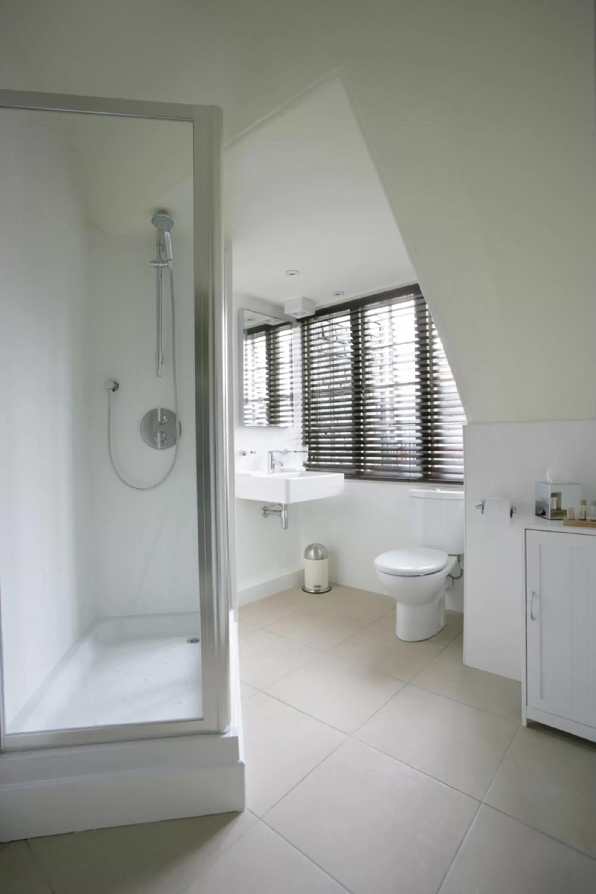 Bathroom in Nether Abbey Hotel