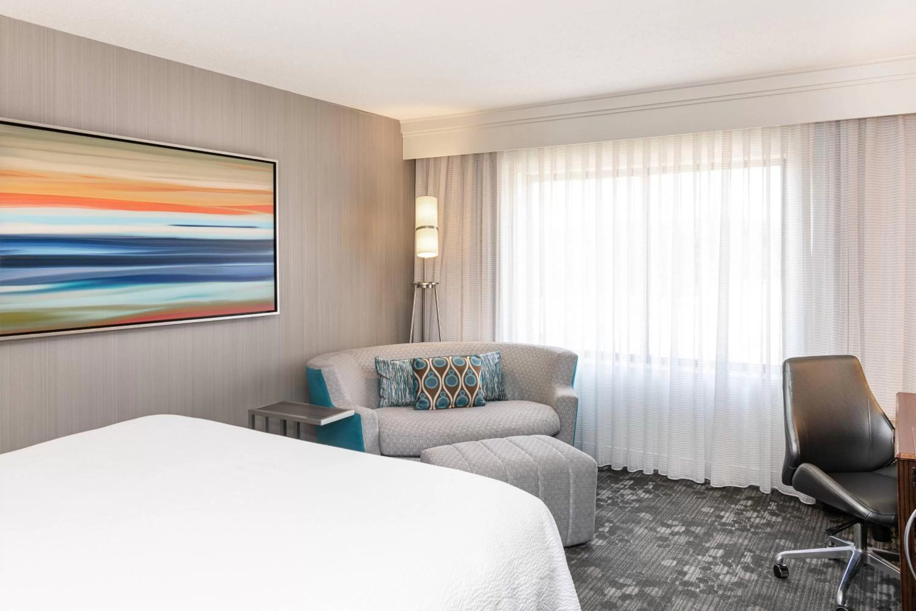 Photo of the whole room, Seating Area in Courtyard by Marriott Columbus Tipton Lakes