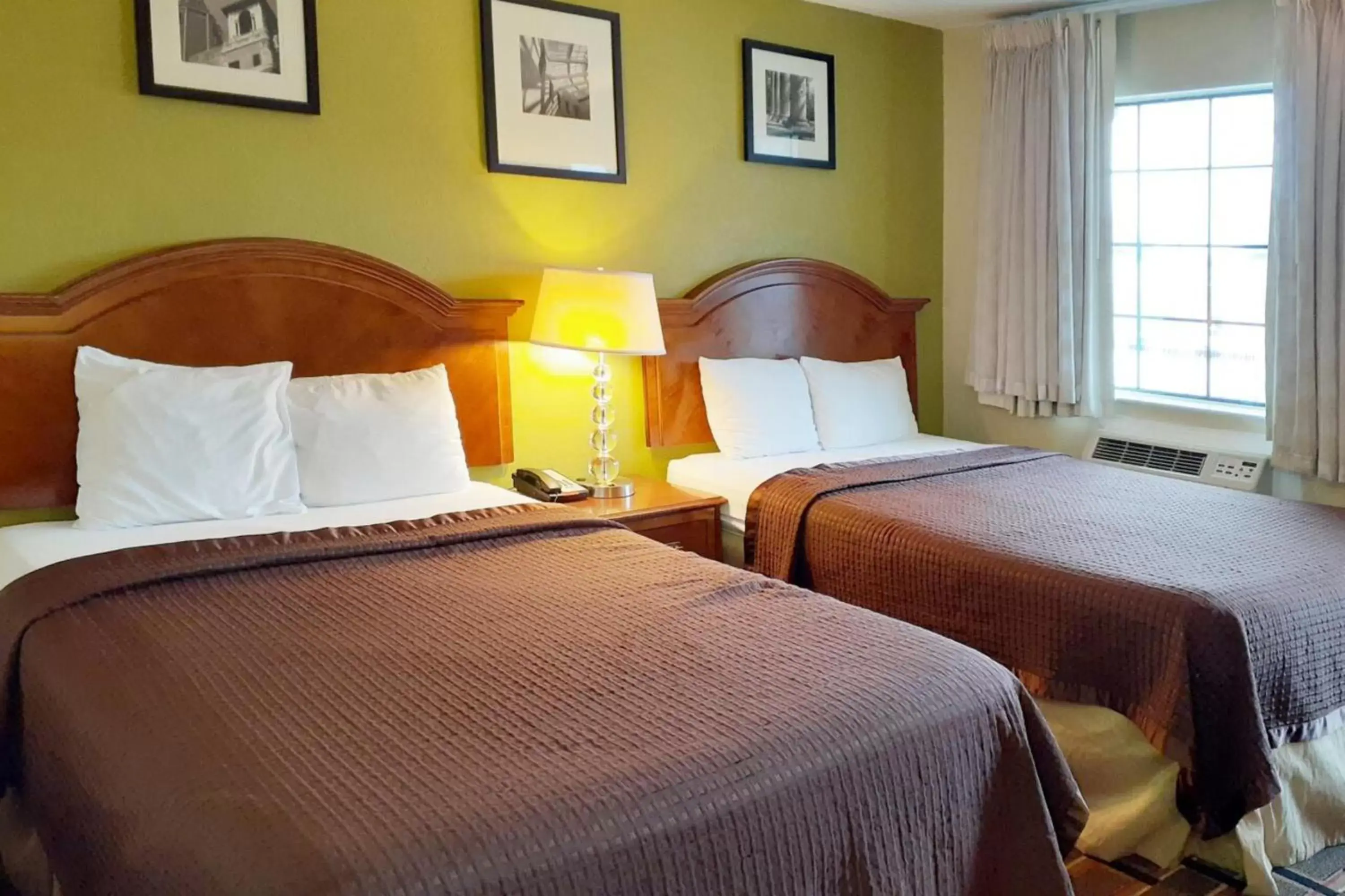 Bed in Savannah Garden Hotel