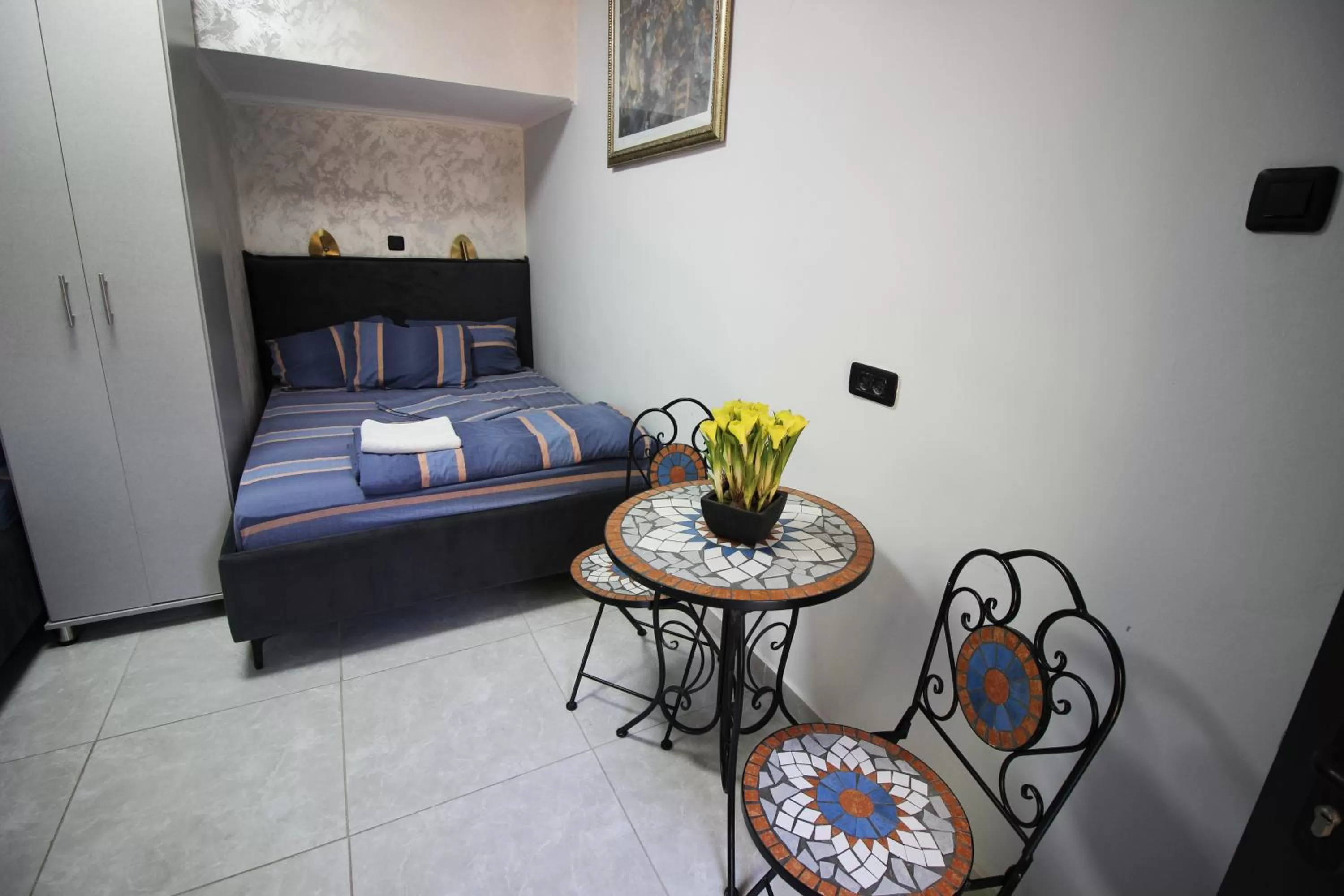 Living room, Bed in Sunset Inn