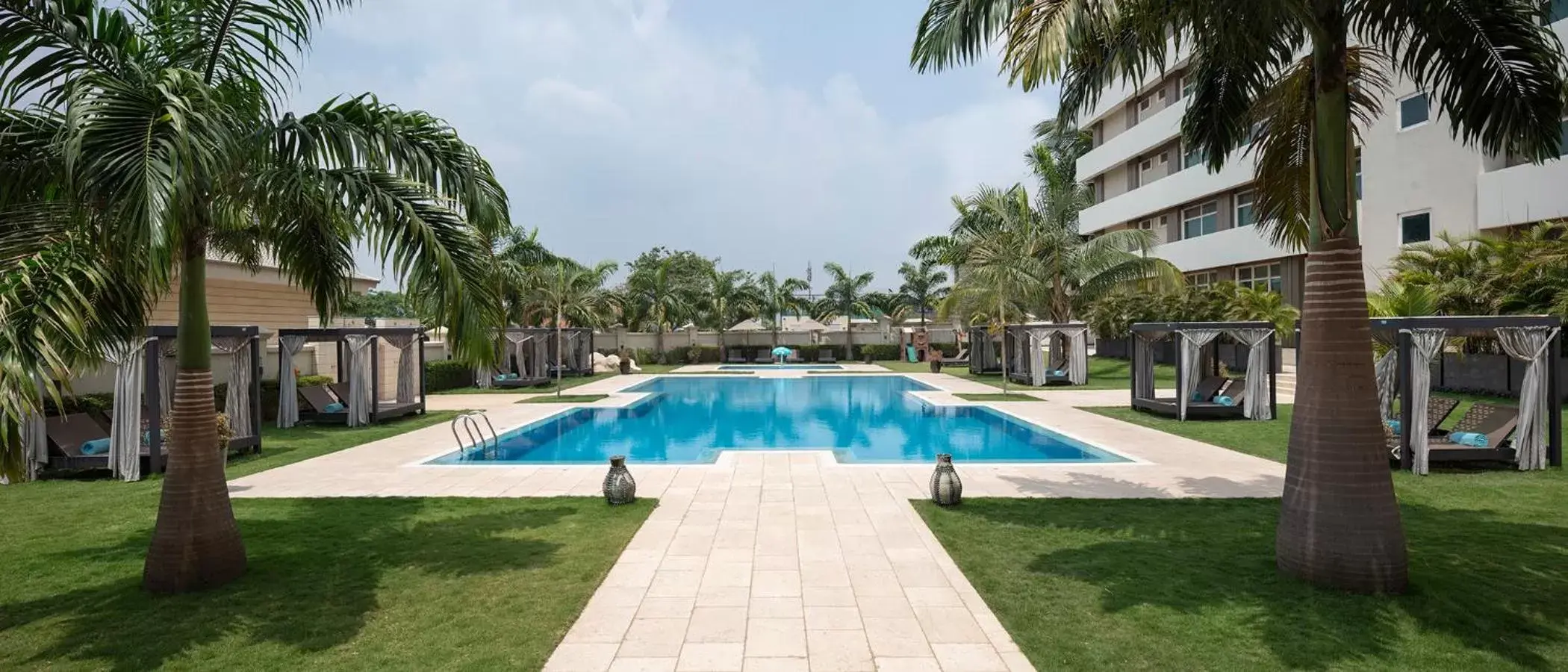 Swimming Pool in Fraser Suites Abuja