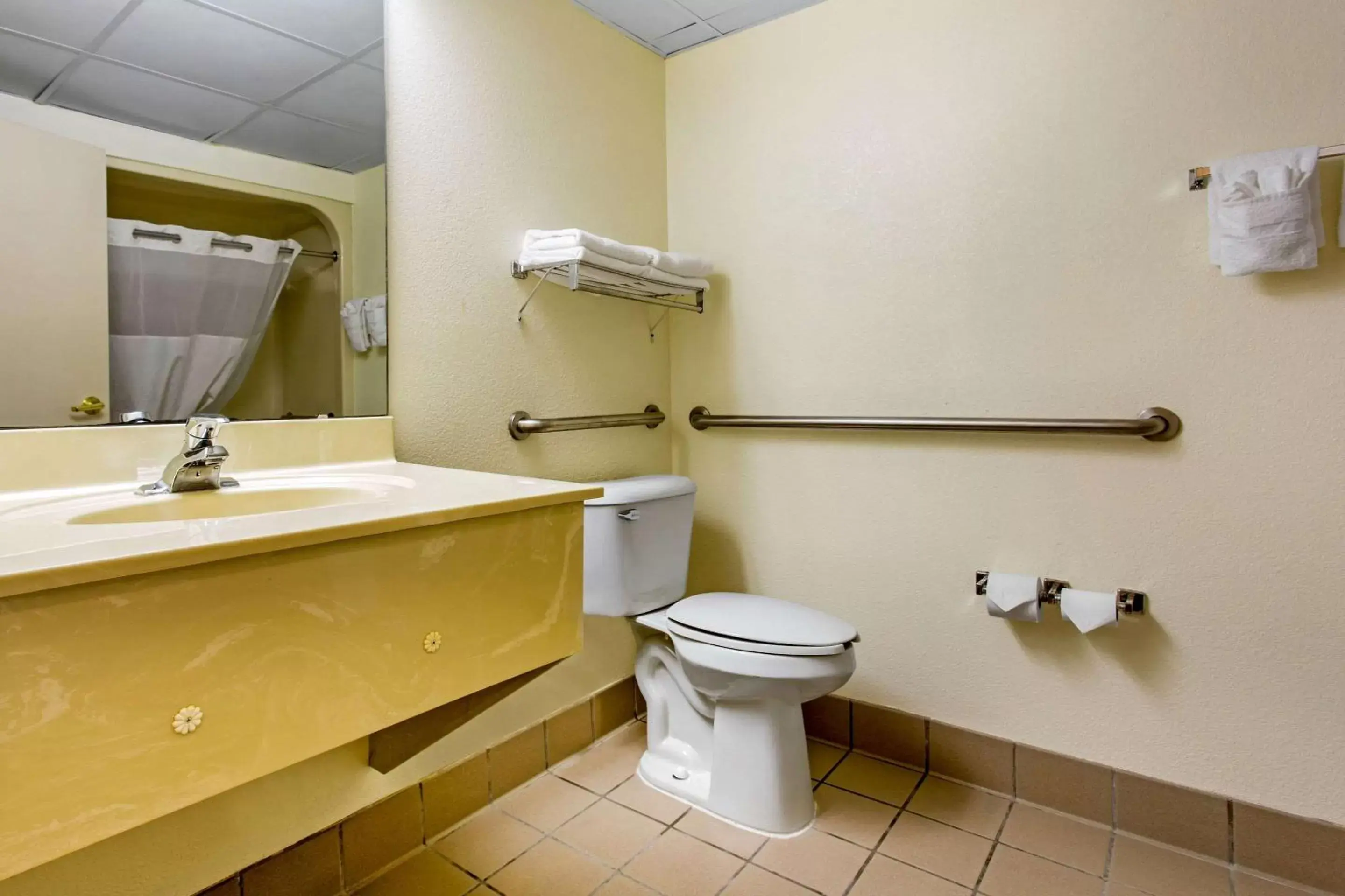 Photo of the whole room, Bathroom in Quality Inn Surfside Myrtle Beach