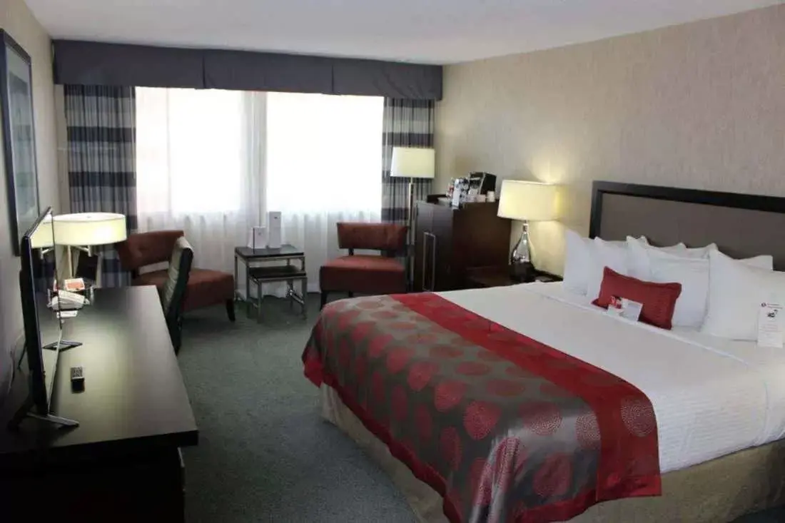 Photo of the whole room in Ramada Plaza by Wyndham Regina Downtown