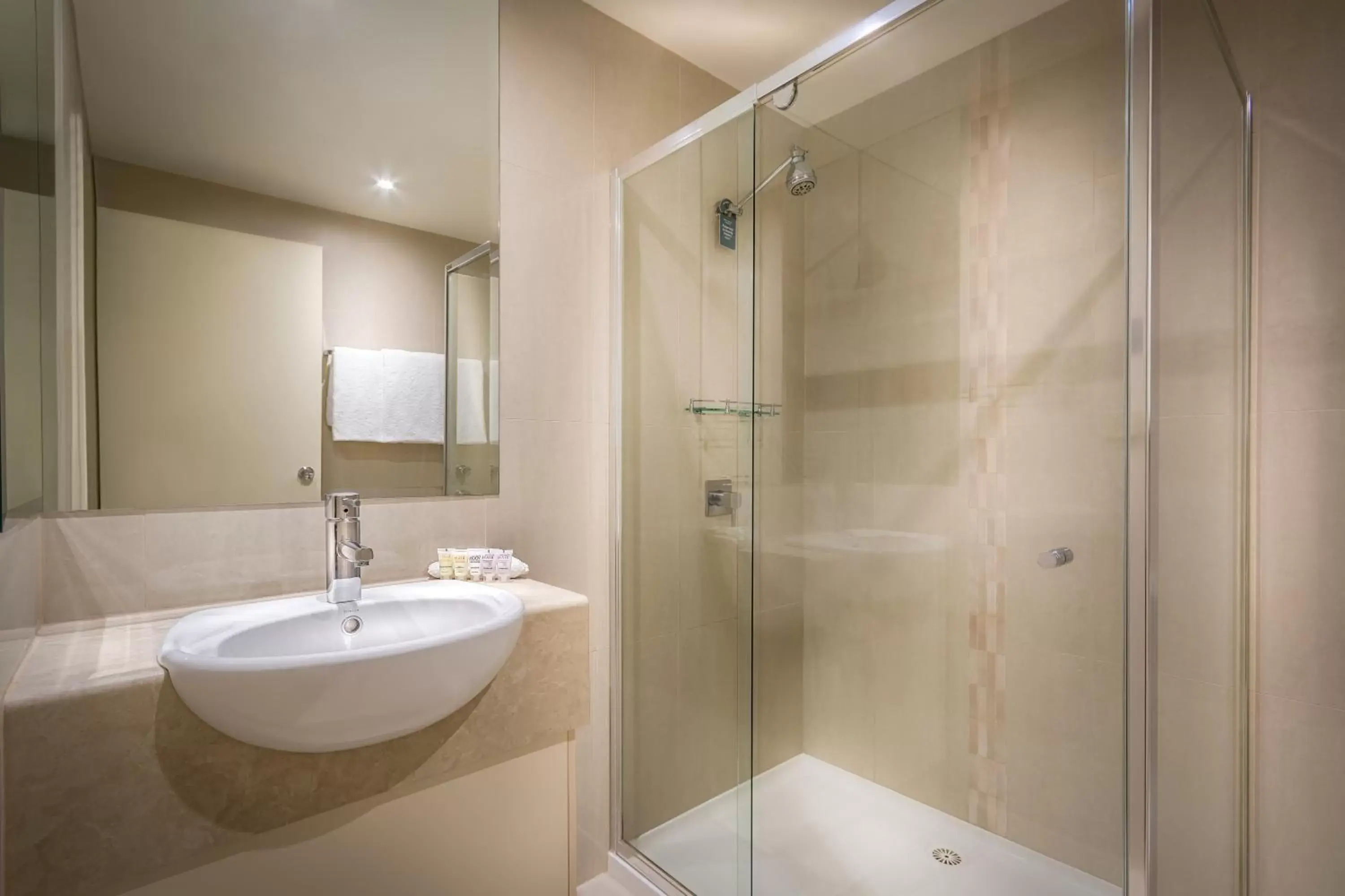 Shower, Bathroom in BEST WESTERN PLUS Travel Inn