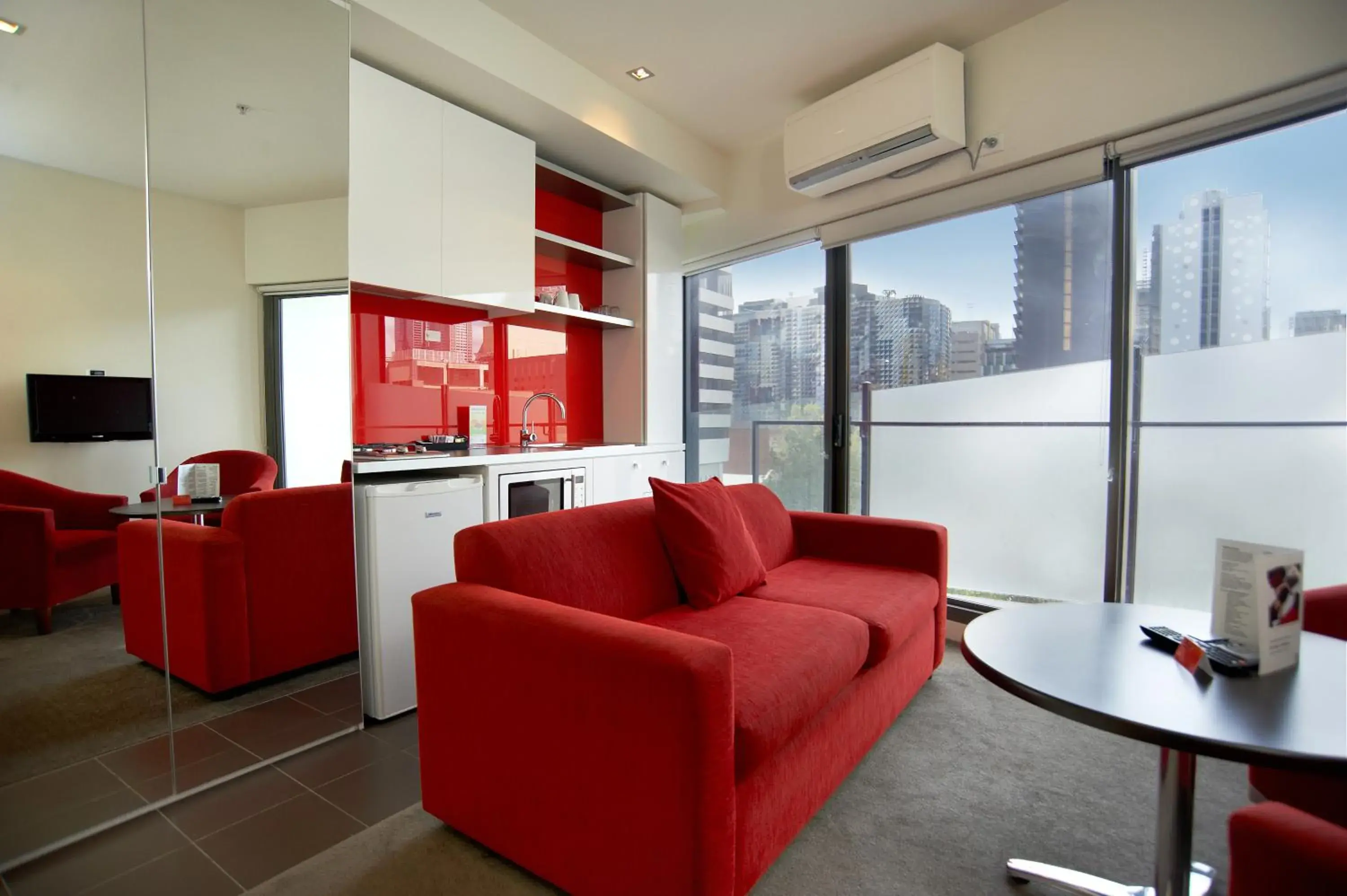 Balcony/Terrace, Seating Area in City Edge on Elizabeth Apartment Hotel