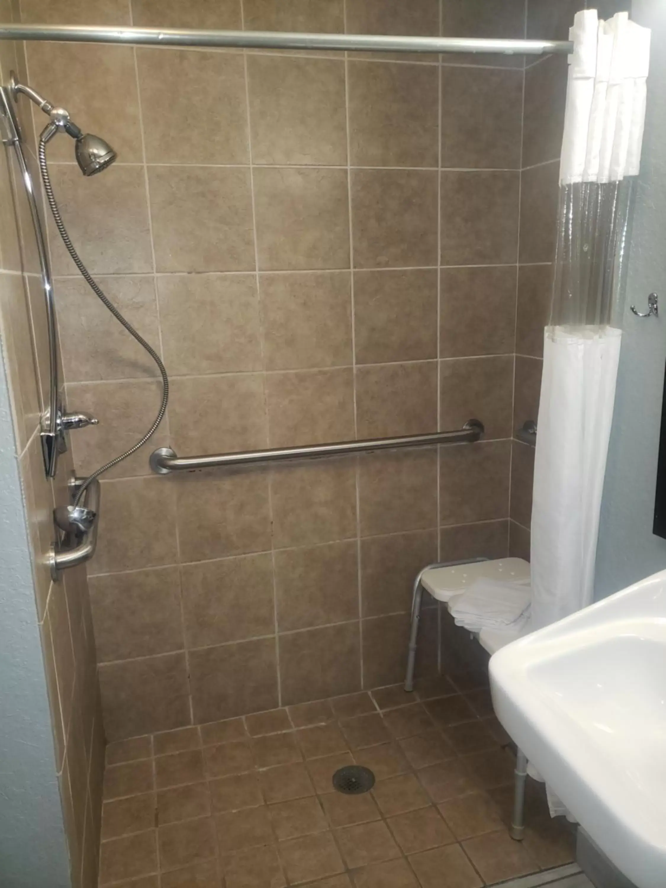 Bathroom in La Quinta by Wyndham Mobile - Tillman's Corner