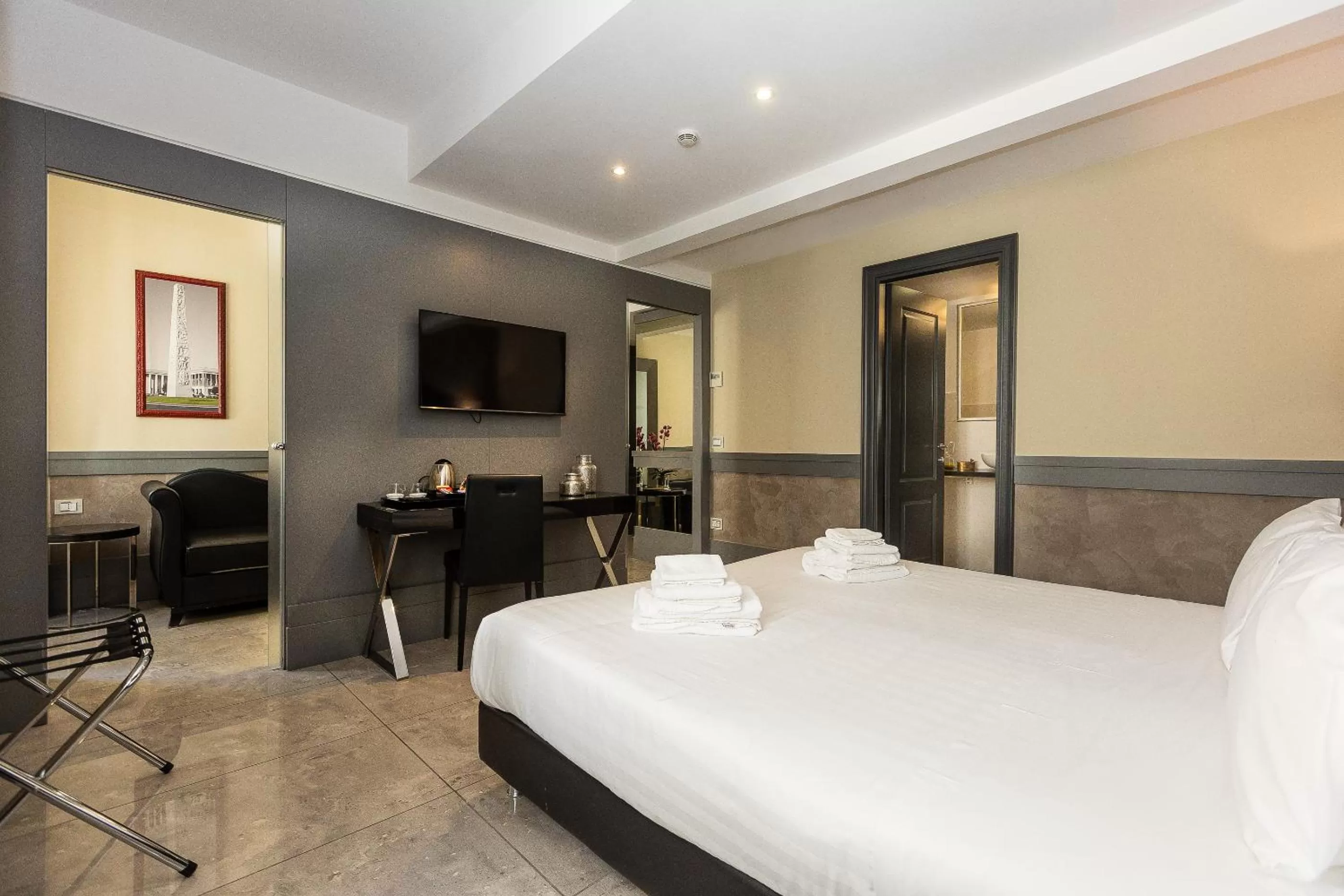 Photo of the whole room, Bed in Hotel Castellino Roma