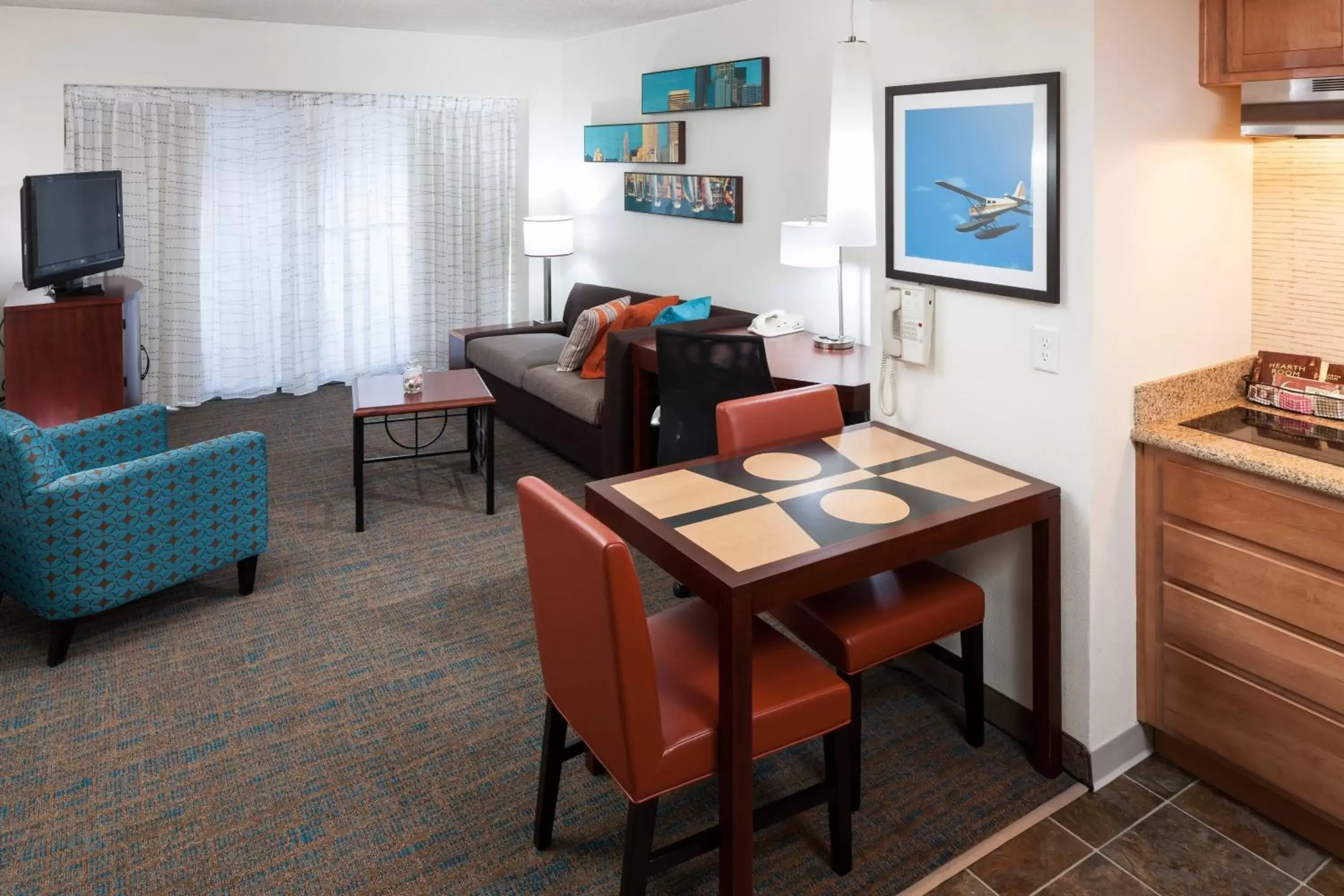 Living room, Dining Area in Residence Inn by Marriott Seattle Downtown/Lake Union