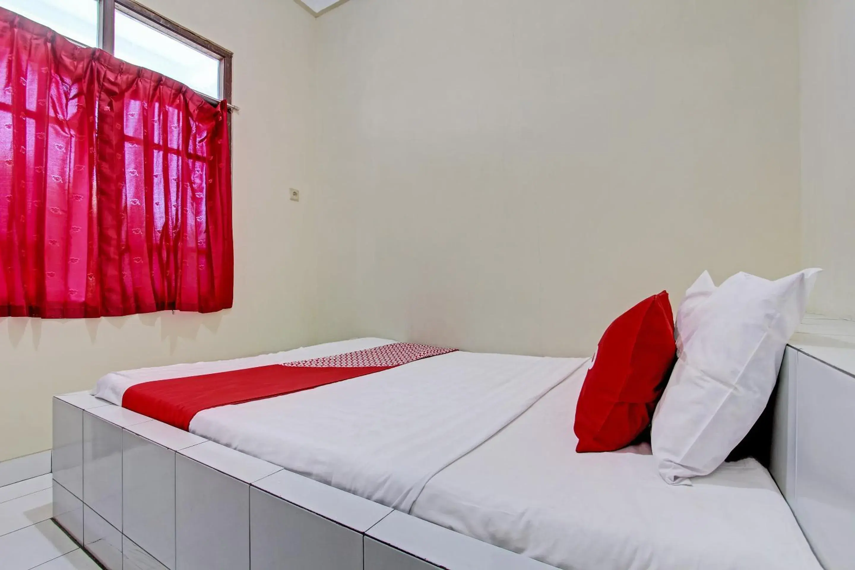 Bedroom, Bed in OYO 92884 Agustha Homestay
