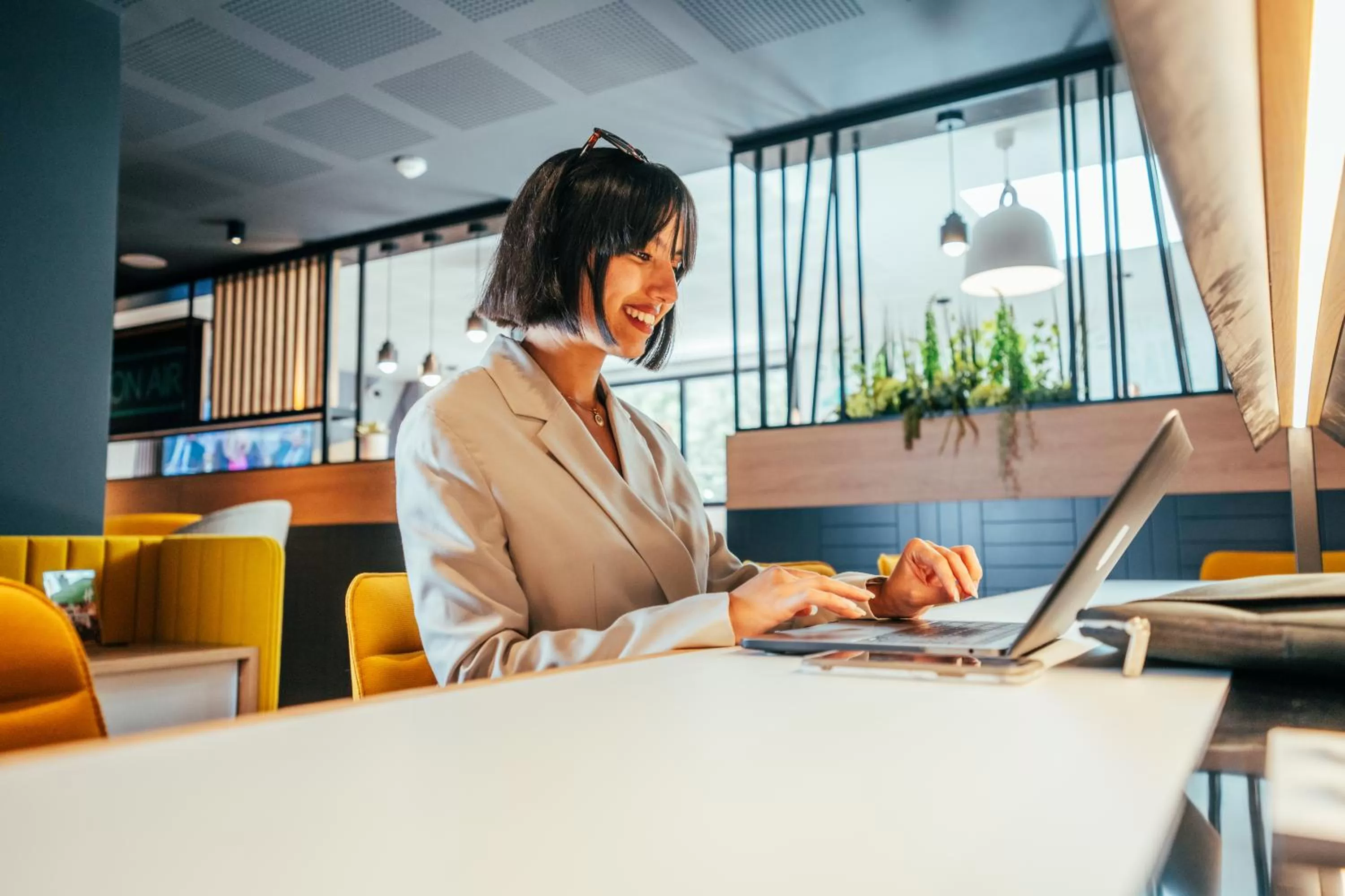 Lounge or bar in Holiday Inn - Bordeaux-Merignac by IHG