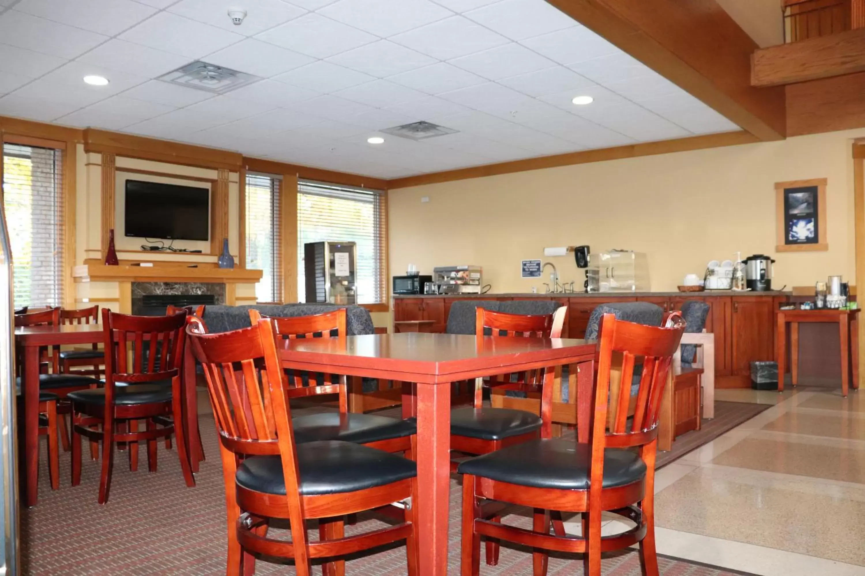 Restaurant/Places to Eat in Prairie Inn Holmen La Crosse Area