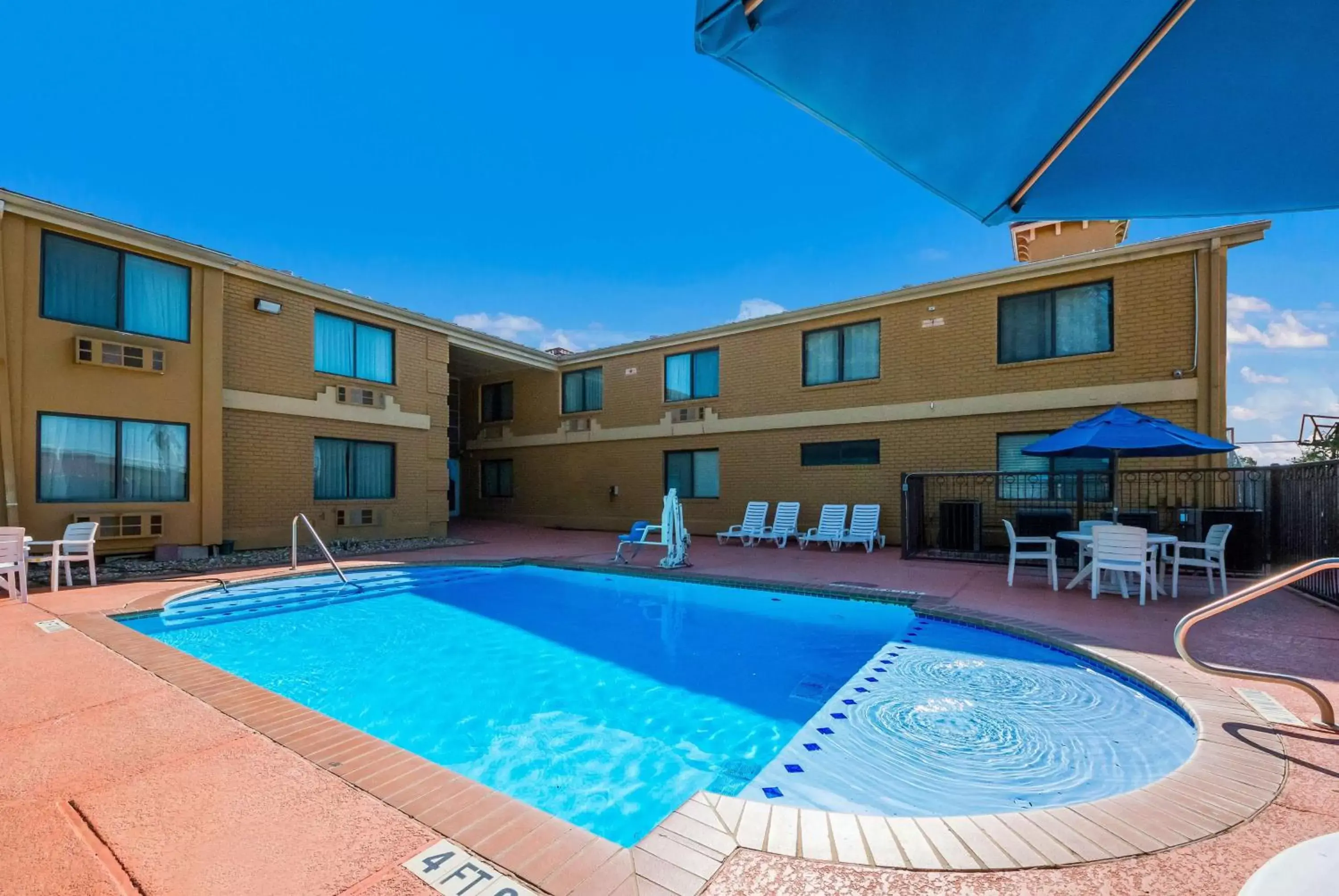 Pool view, Swimming Pool in SureStay Plus Hotel by Best Western San Antonio North