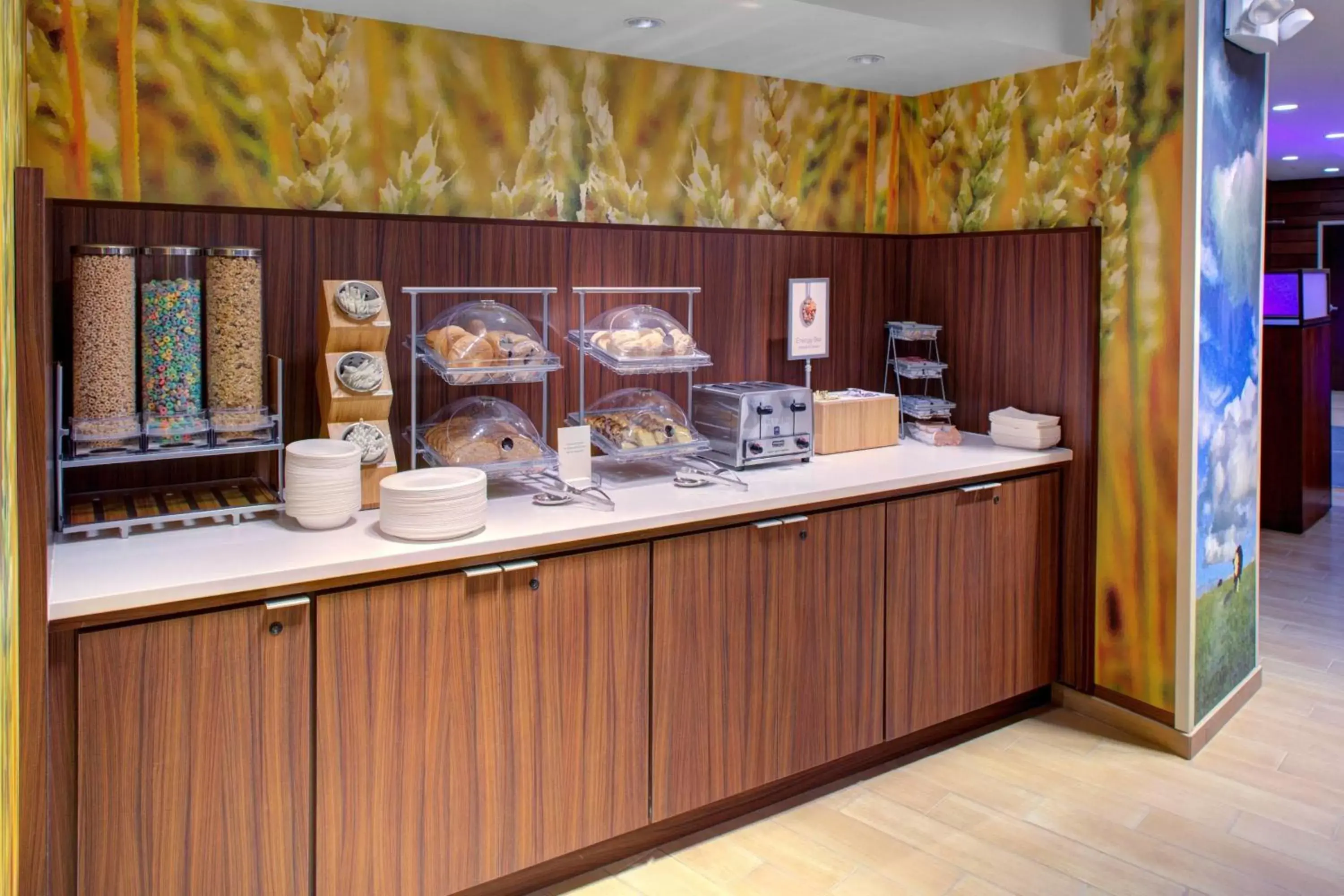 Breakfast, Kitchen/Kitchenette in Fairfield Inn & Suites by Marriott Hollister