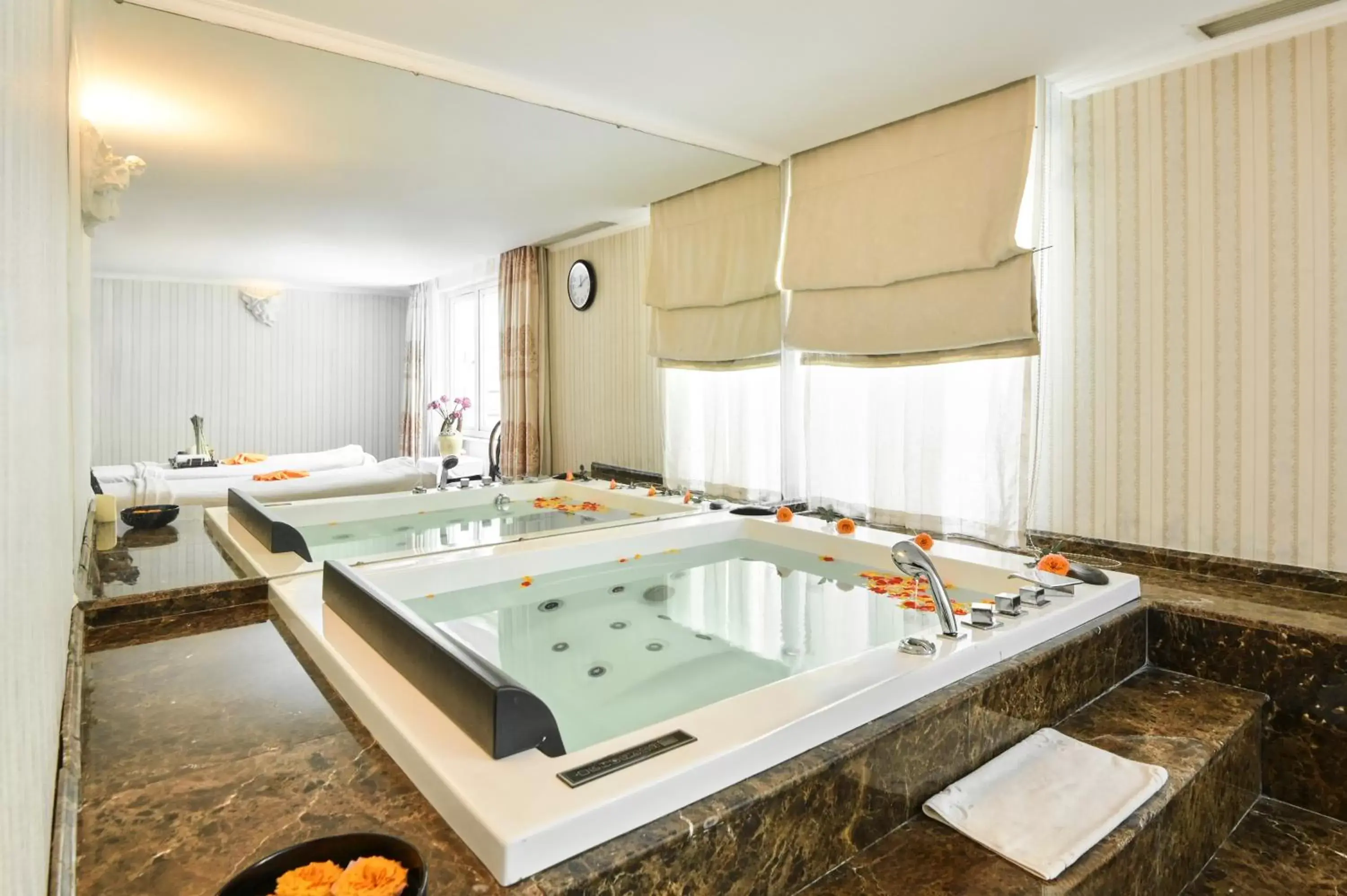 Spa and wellness centre/facilities, Bathroom in Hotel Grand Saigon