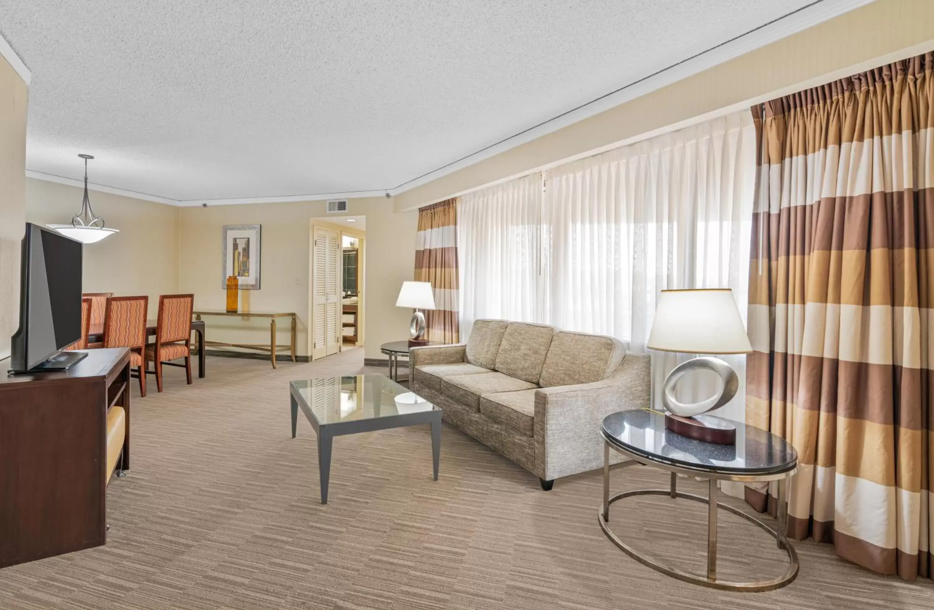 Living room, Seating Area in Harmony Suites Secaucus Meadowlands