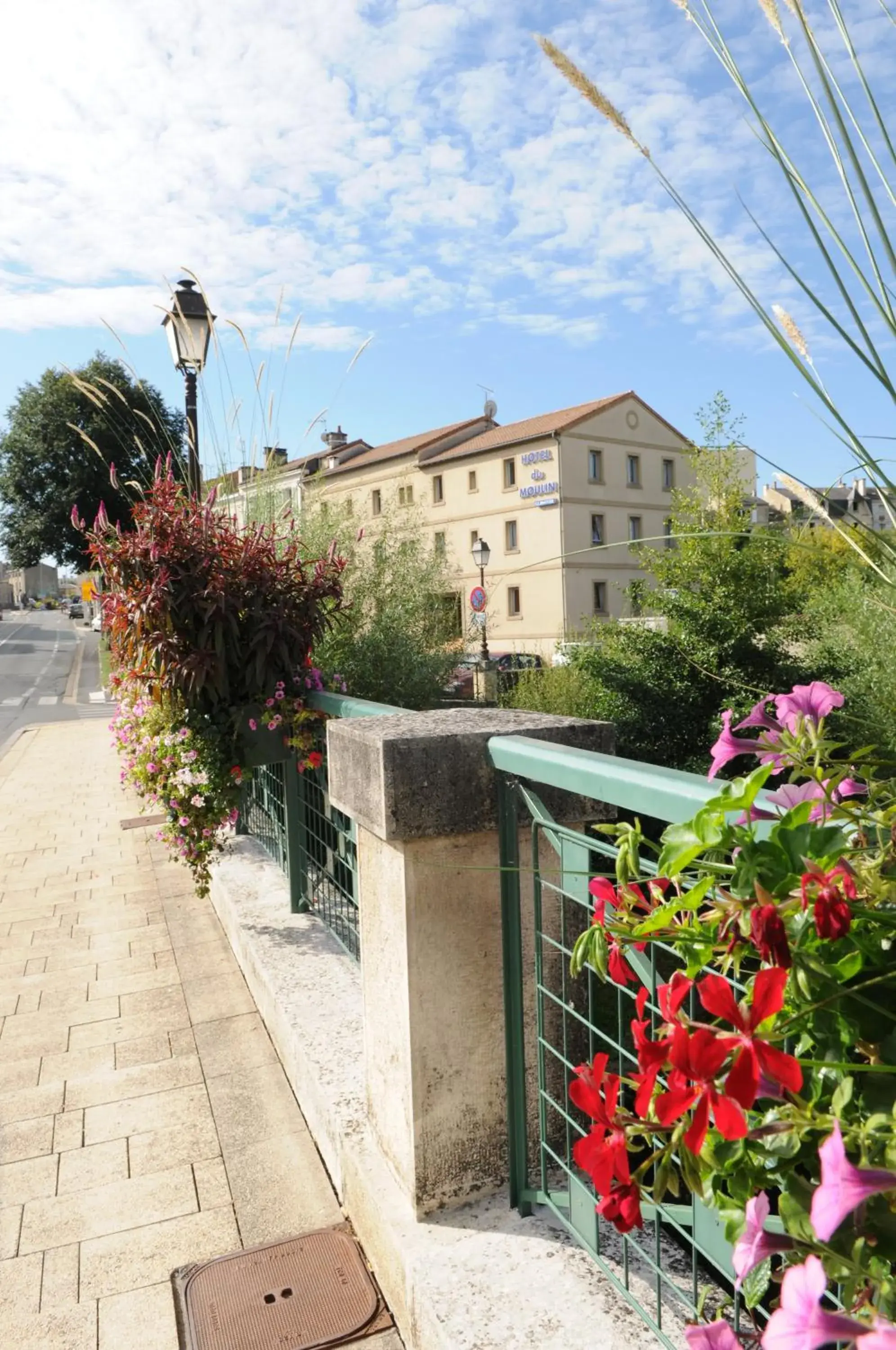 Property building in Hotel du Moulin