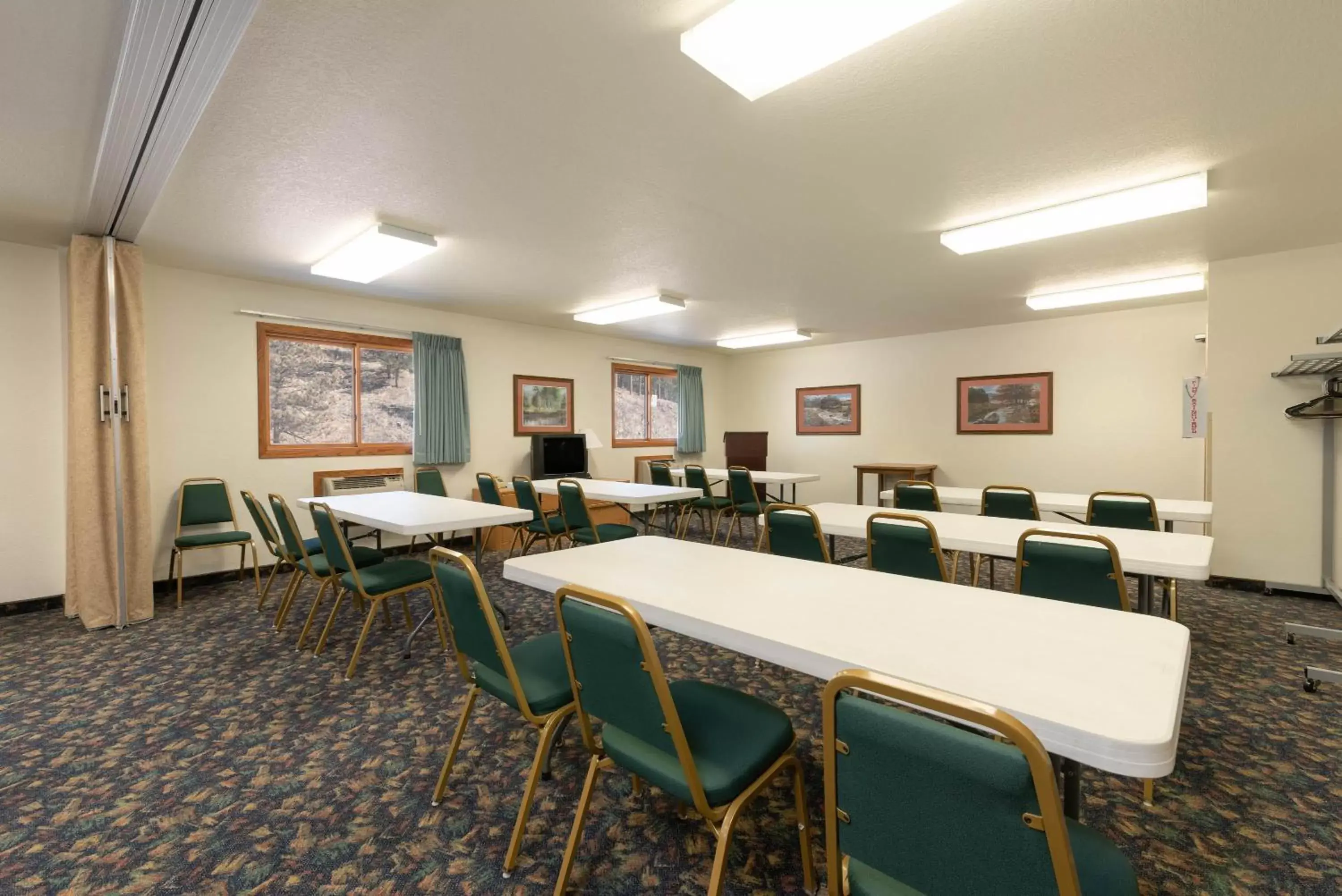 Meeting/conference room in Super 8 by Wyndham Hill City/Mt Rushmore/ Area