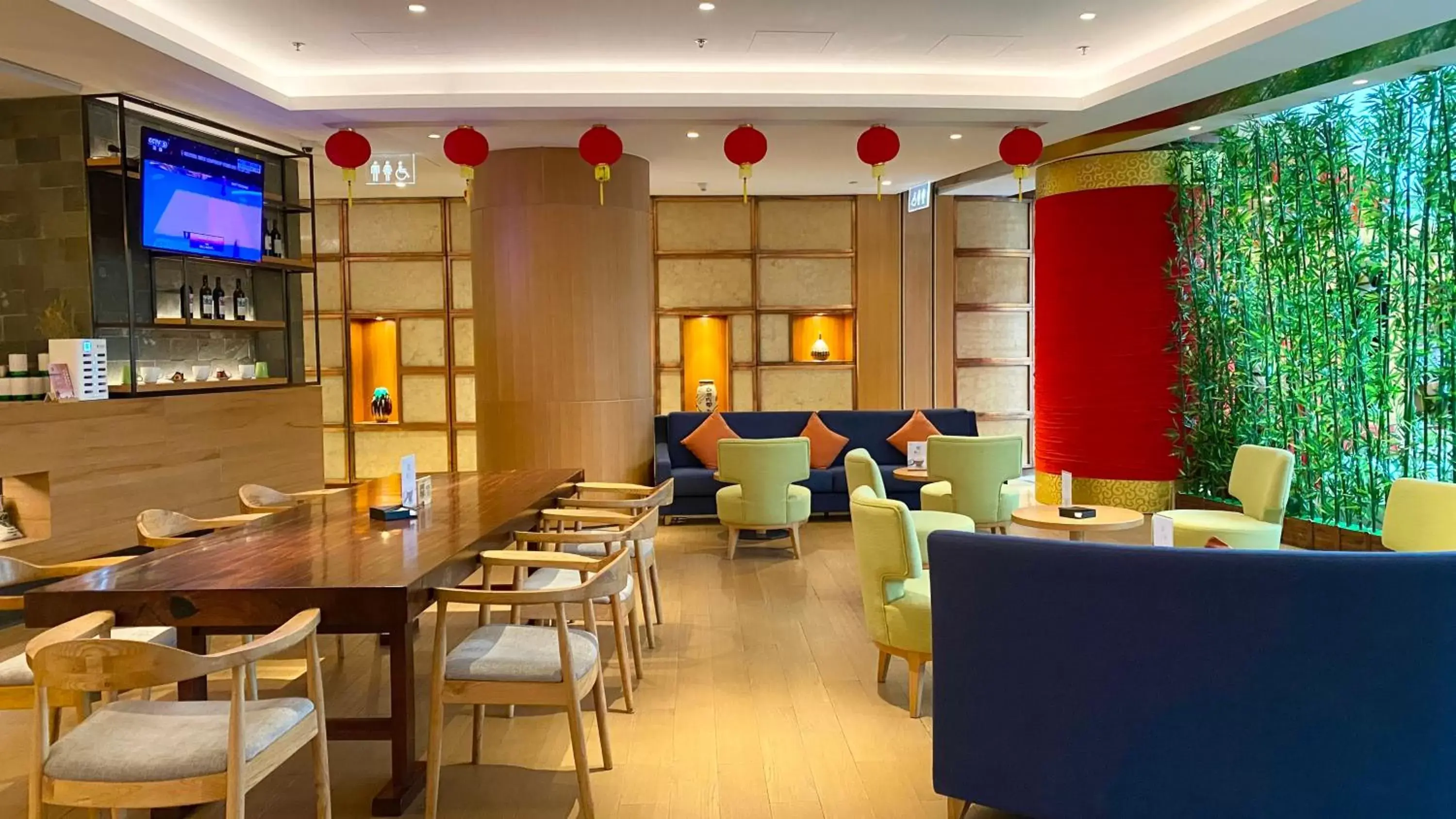 Restaurant/places to eat, Lounge/Bar in Crowne Plaza Zhuhai City Center, an IHG Hotel