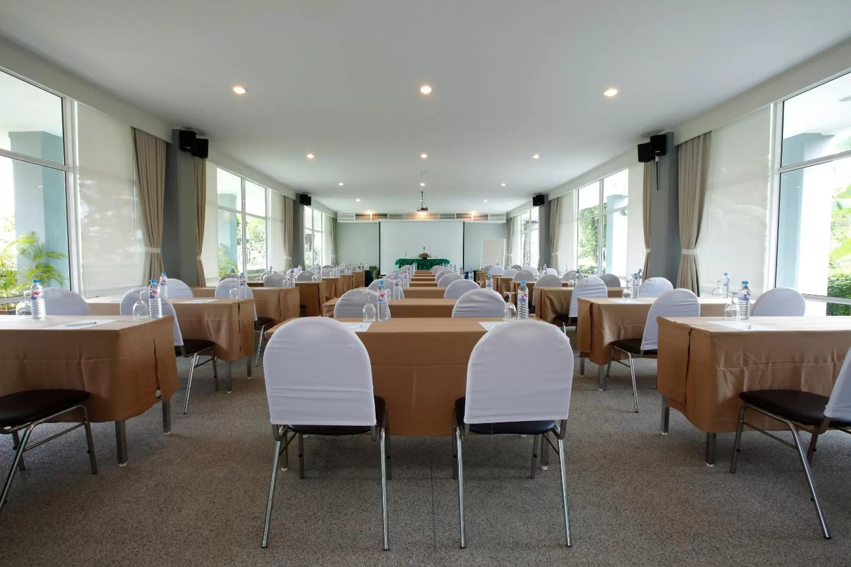 Business facilities, Restaurant/Places to Eat in Cera Resort @ Cha-am