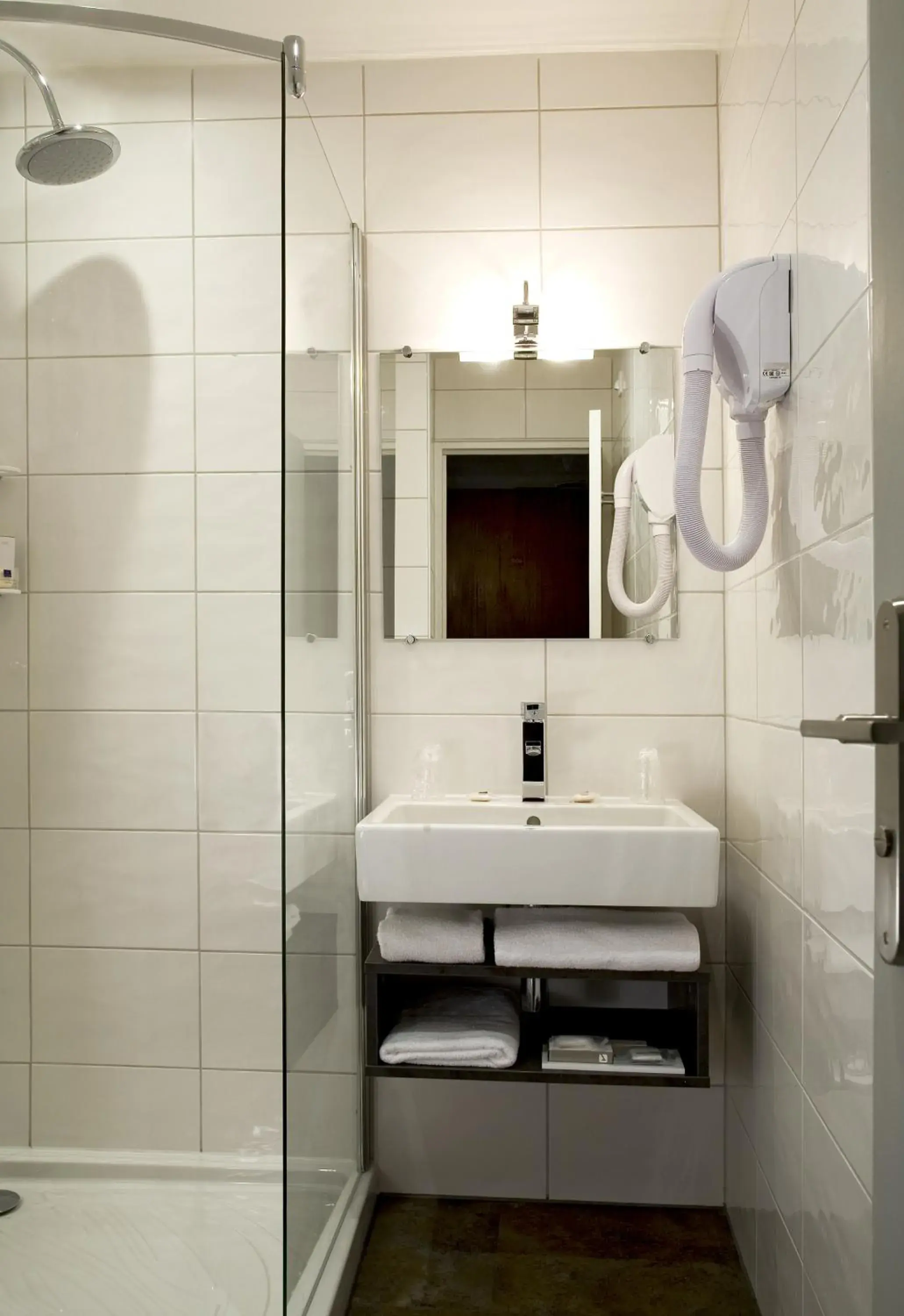 Shower, Bathroom in Timhotel Boulogne Rives De Seine