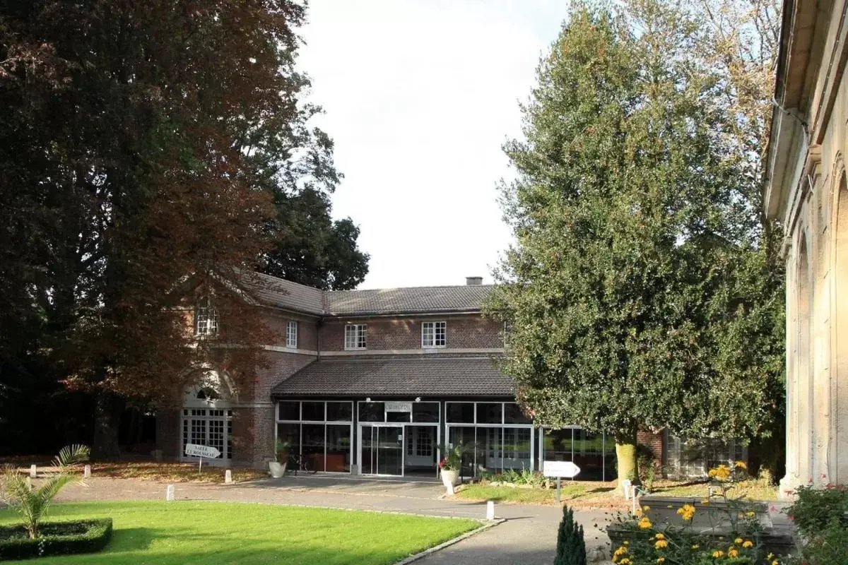 Facade/entrance, Property Building in Château De La Motte Fenelon