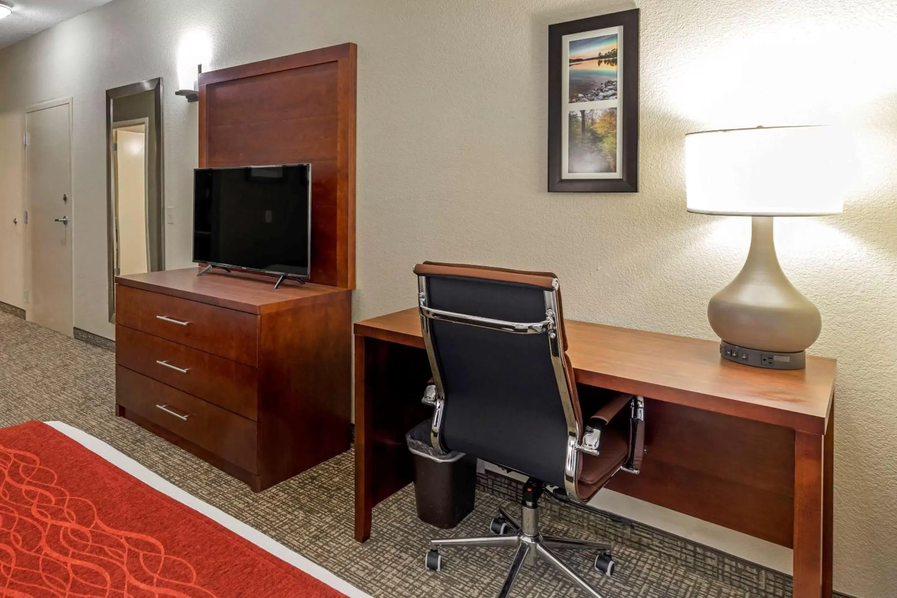 Photo of the whole room, TV/Entertainment Center in Comfort Inn & Suites