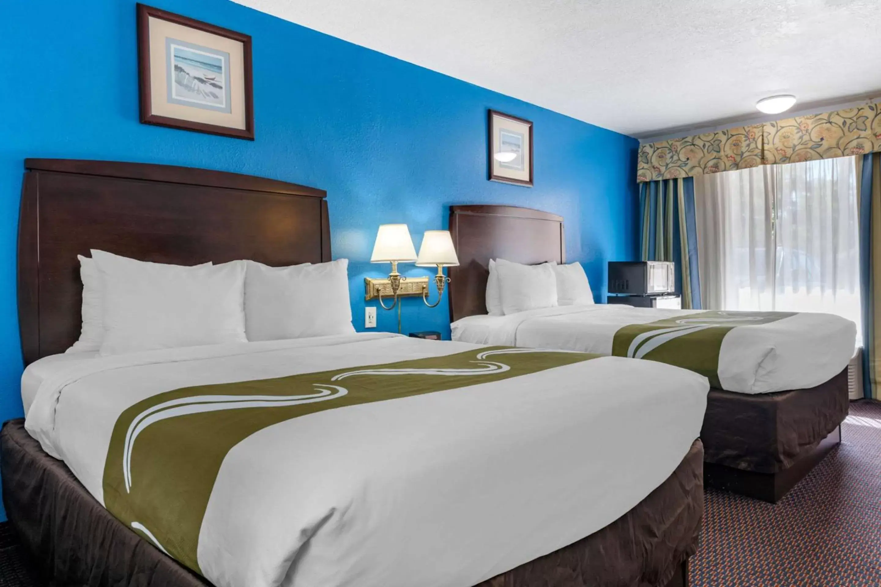 Photo of the whole room, Bed in Quality Inn Sarasota North Near Lido Key Beach