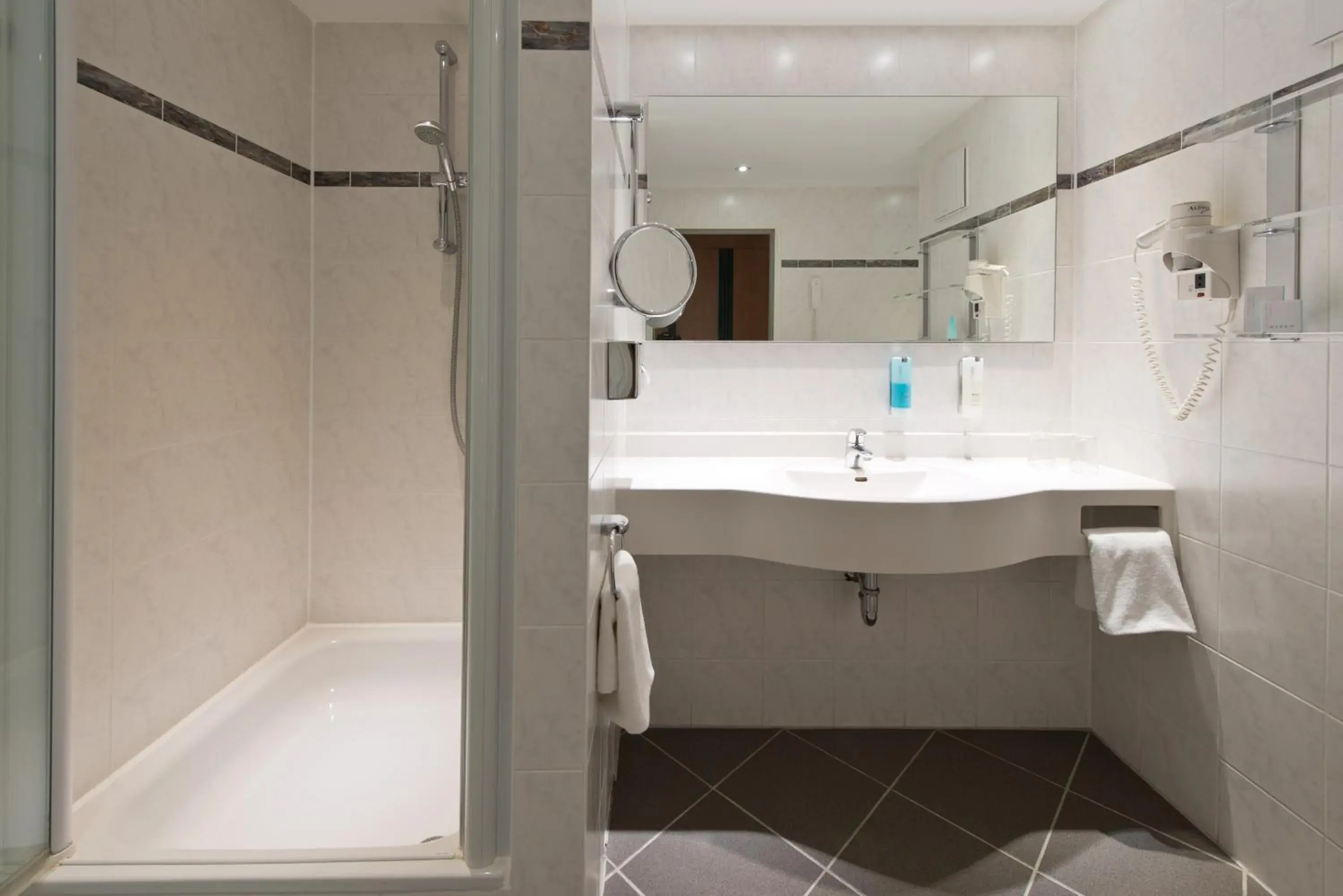 Photo of the whole room, Bathroom in Hotel Steglitz International