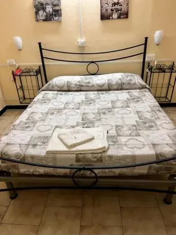 Bed in Albergo Fiorita