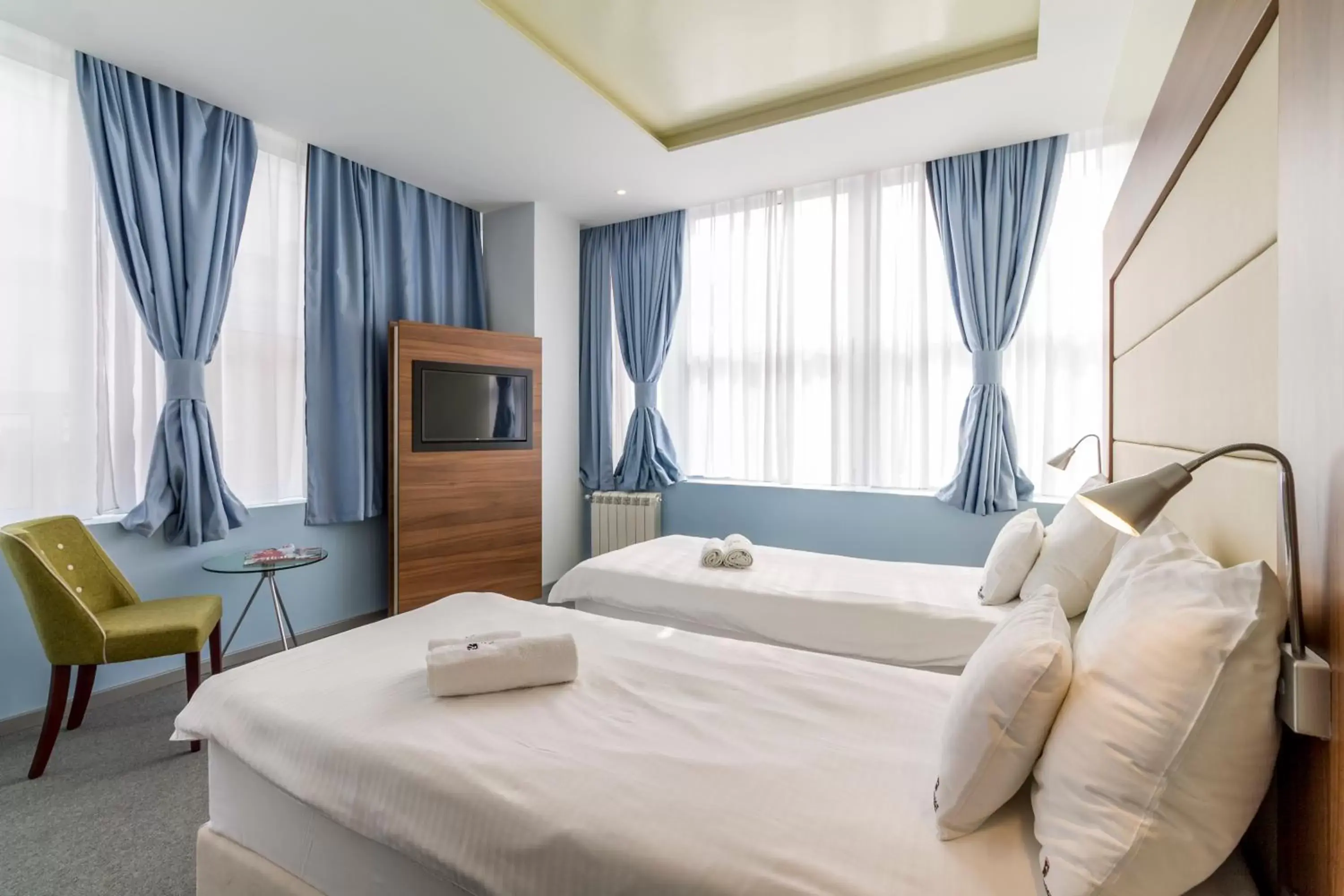 Photo of the whole room, Bed in Privilege Suites by Central Park Photo of the whole room, Bed in Privilege Suites by Central Park